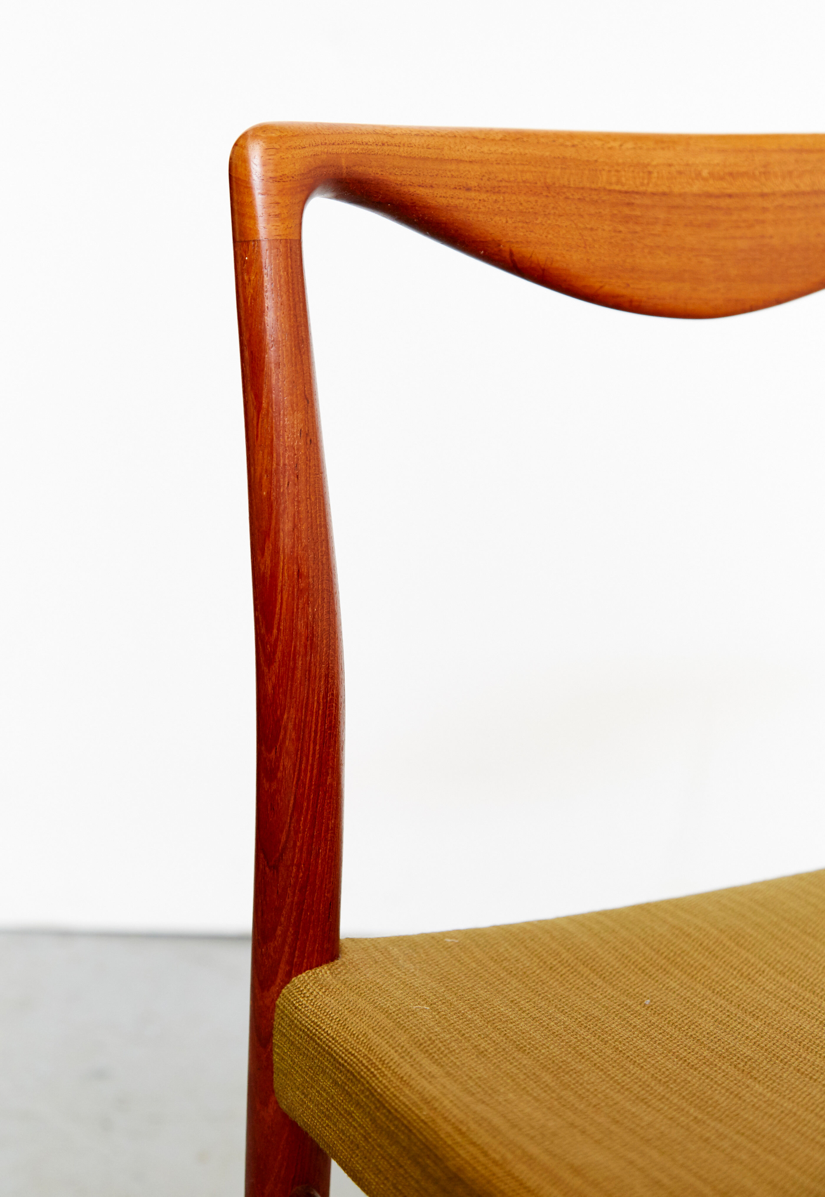 Table de salle à manger par Nanna Ditzel pour Saren Willadsen et chaises conçues par Kai Lyngfeldt-Larsen