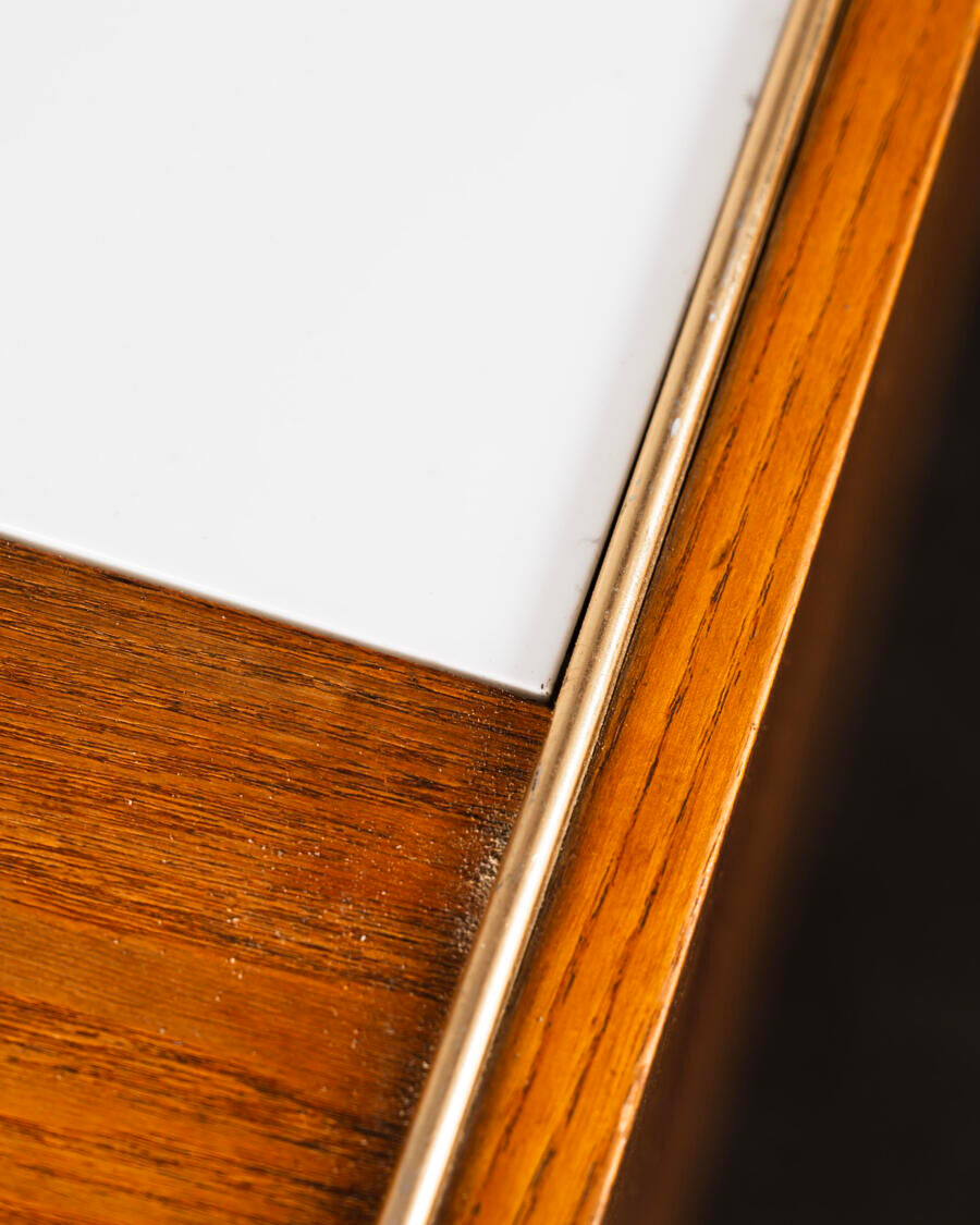 Buffet landsman white glass top