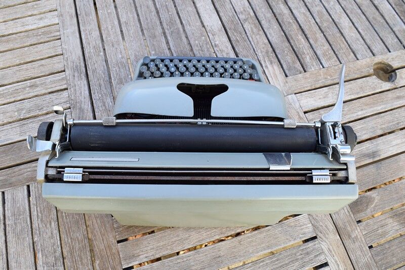 Hispano olivetti typewriter