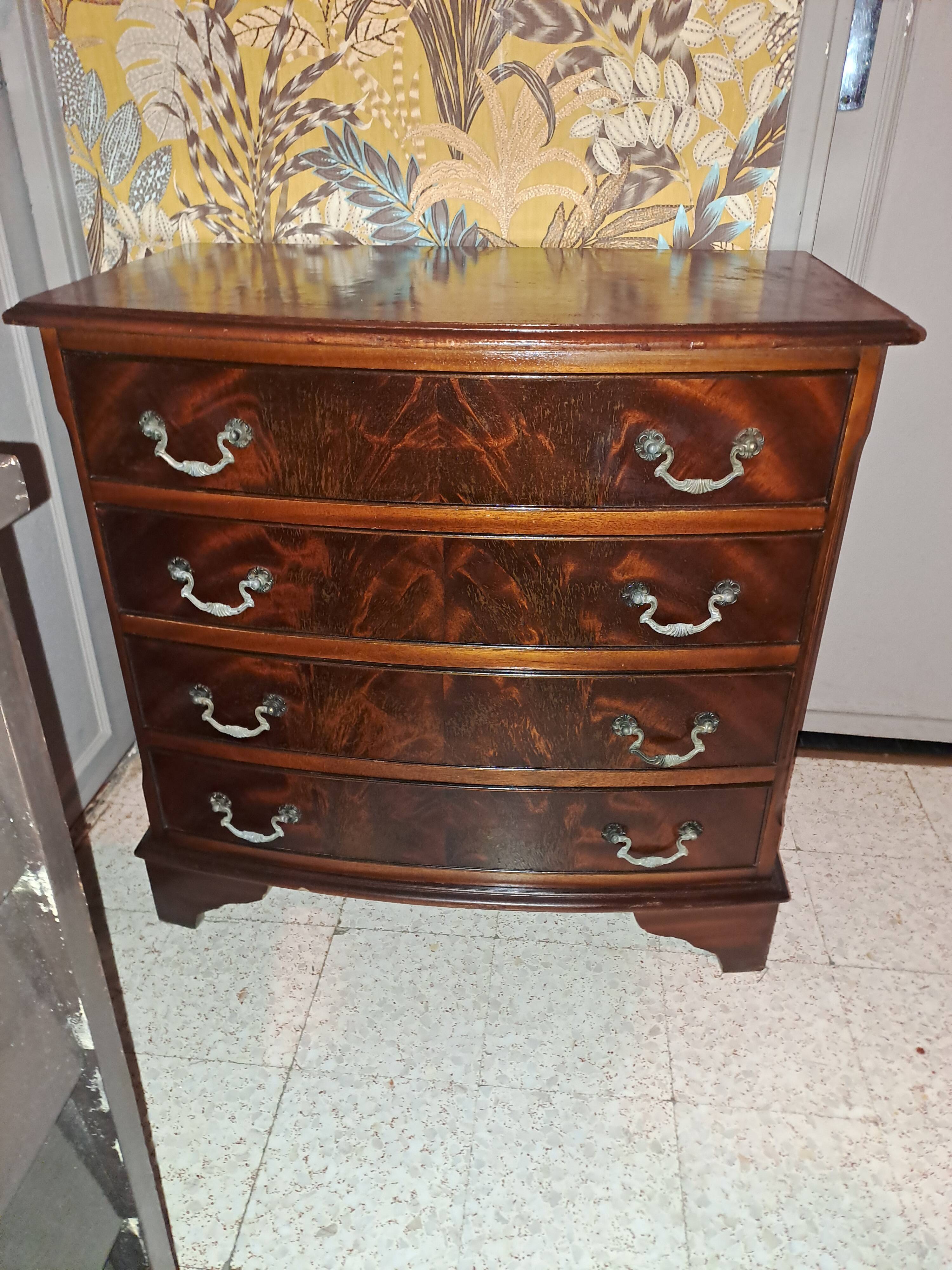 Varnished chest of drawers with rounded front with 4 drawers in classic baroque style 1880/1900