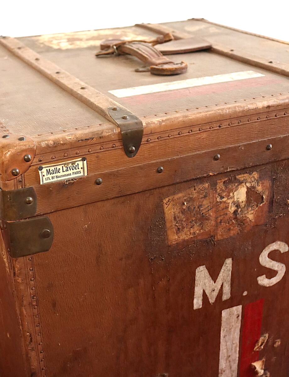 Lavoët hat trunk
