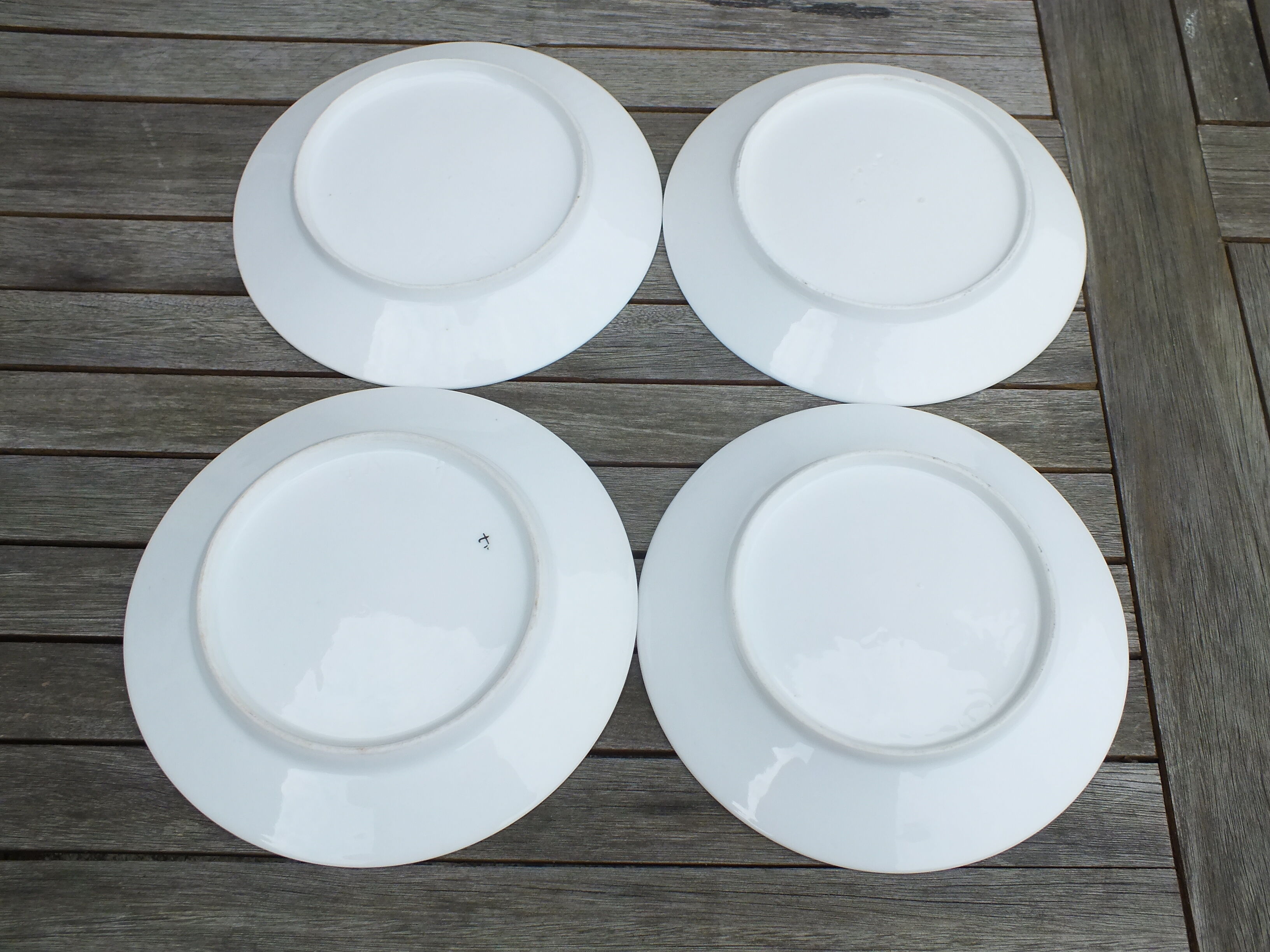 4 plates with hors d'oeuvre in porcelain of Paris 19th - gold net