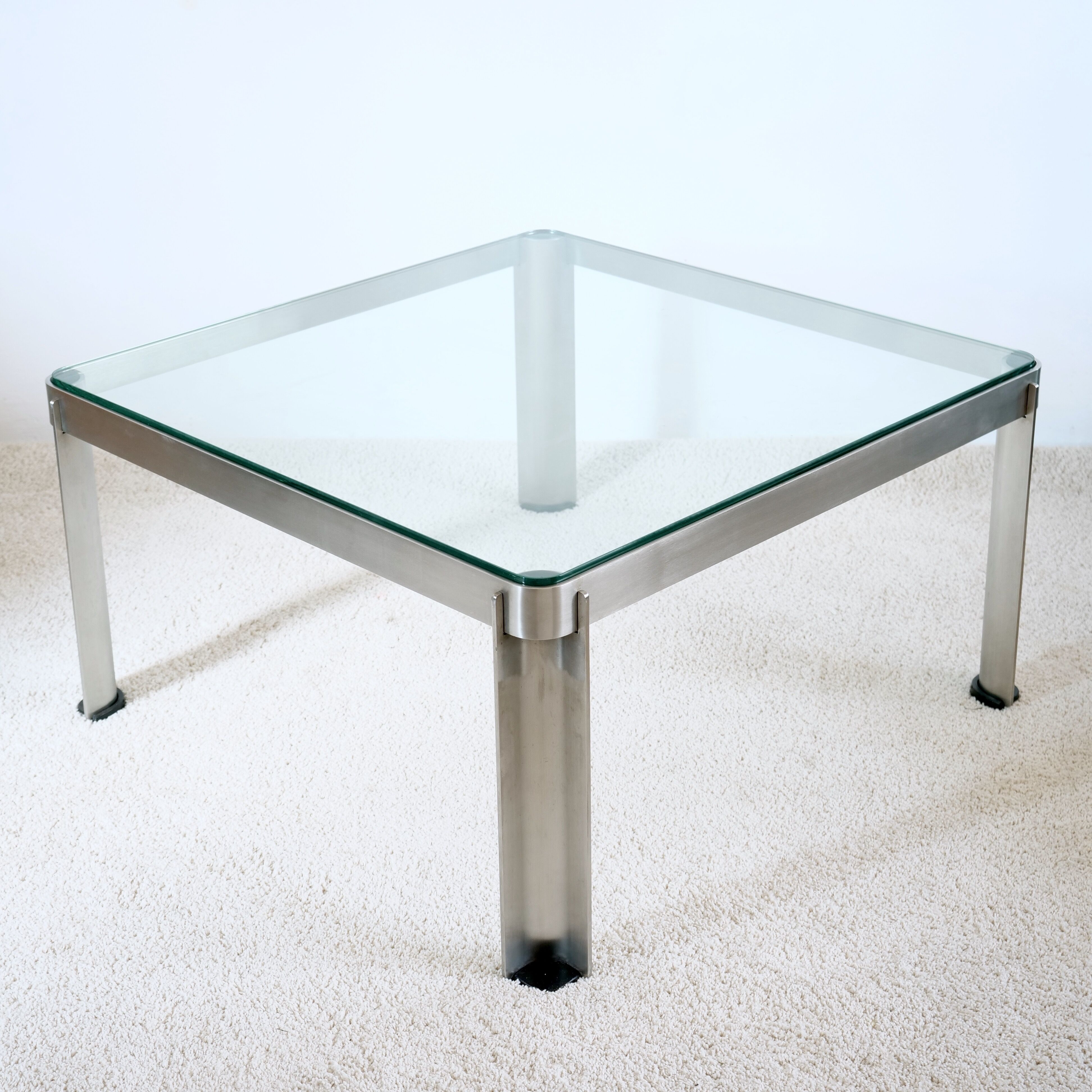 Coffee table model t113 by Osvaldo Borsani for Tecno 1975