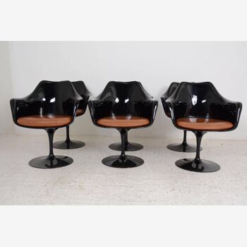 Suite of 6 “Tulip” armchairs by Eero Saarinen for Knoll international.