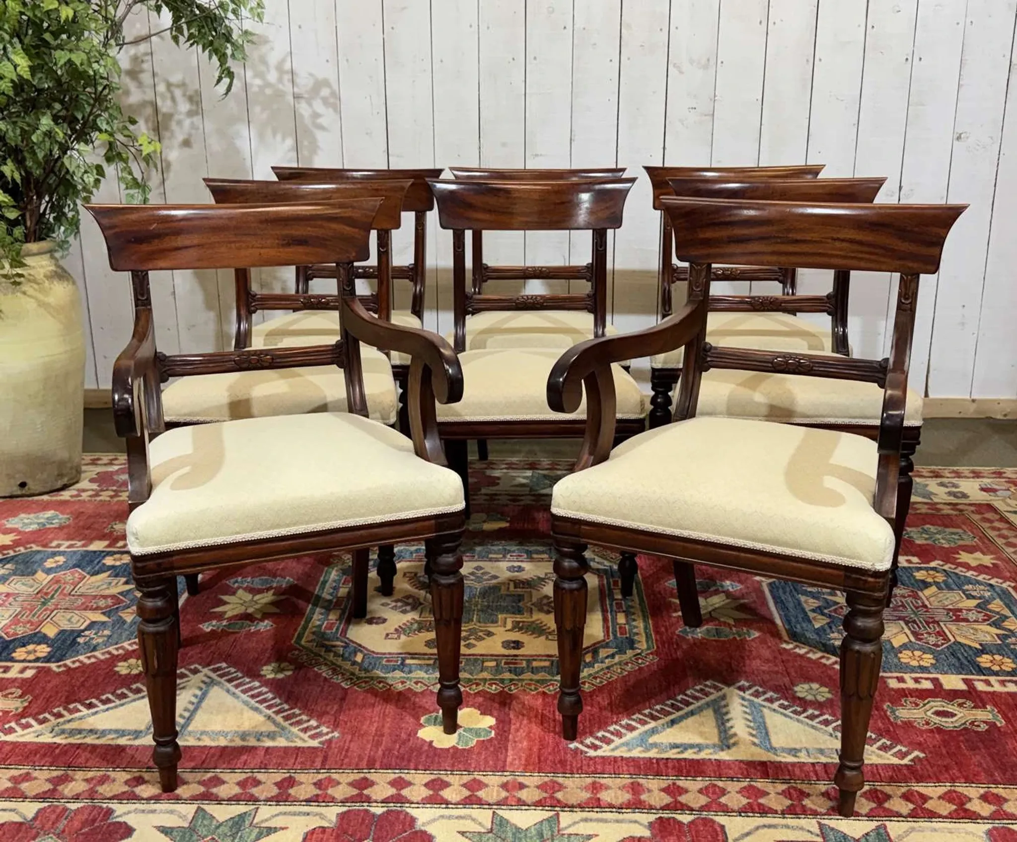 Set of 2 armchairs and 6 English mahogany chairs from the 1950s.