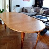 Extendable solid pine round table with 2 extensions