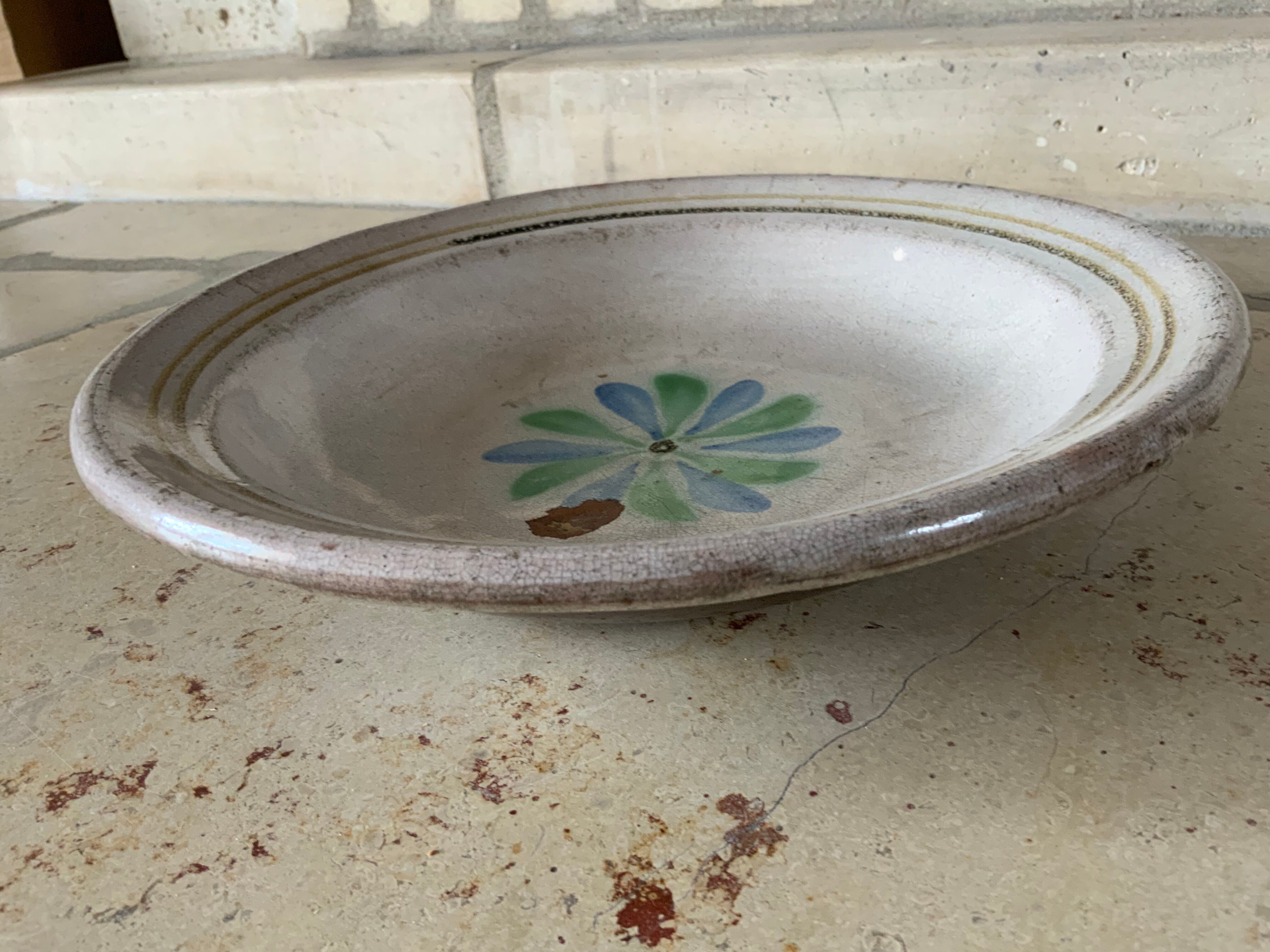 Flat in earthenware brown ass of forges the waters late 18th century at the beginning of the 19th century