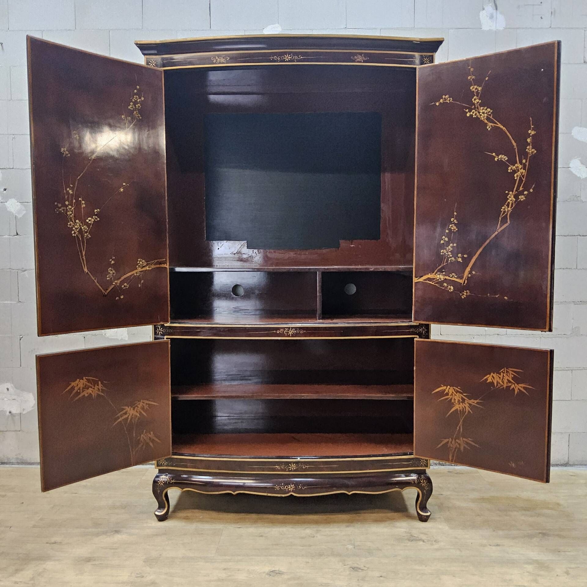 Cabinet chinois vintage avec feuille d'or, fleurs et oiseaux / bohème