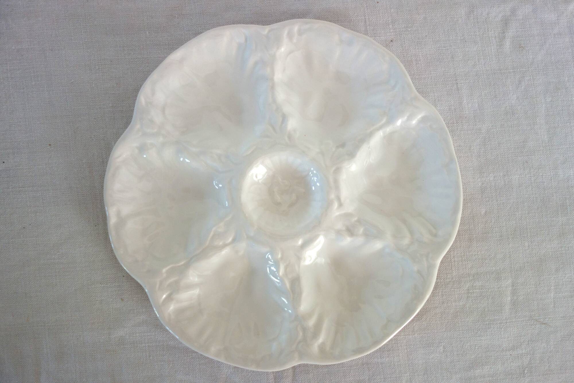 8 vintage Gien ceramic barbotine oyster plates