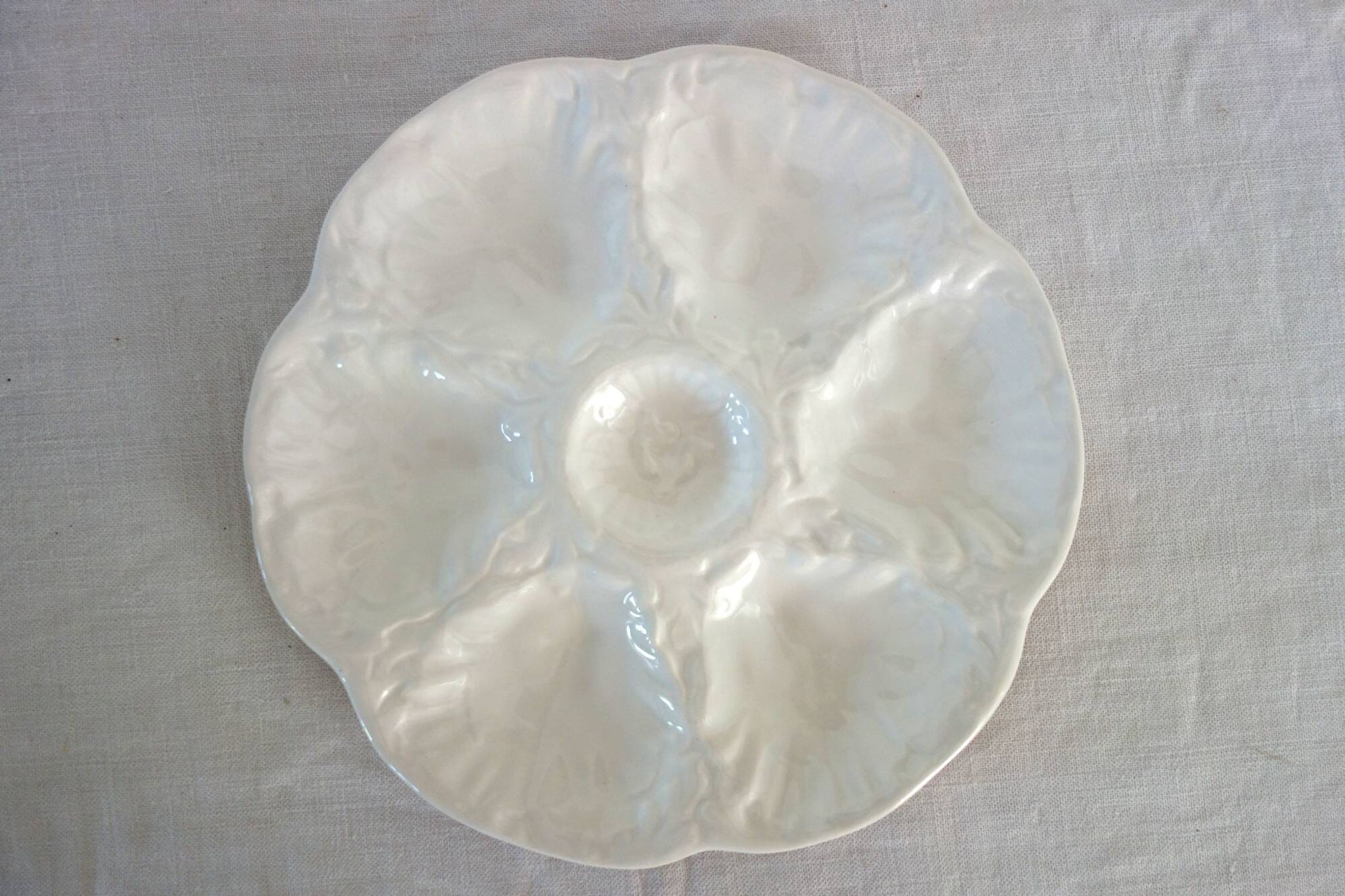 8 vintage Gien ceramic barbotine oyster plates