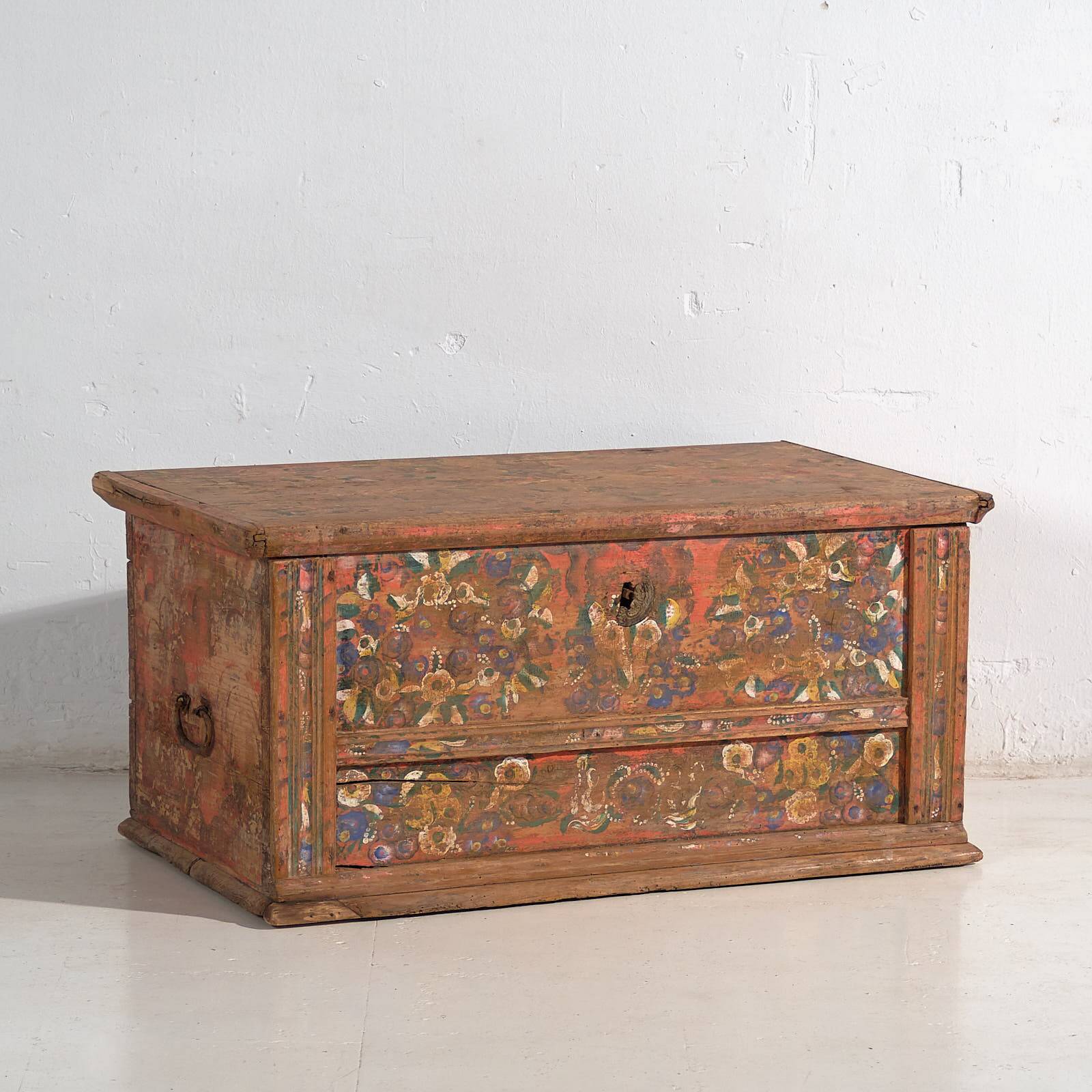 Antique painted trunk with floral motifs (c.1920) #32