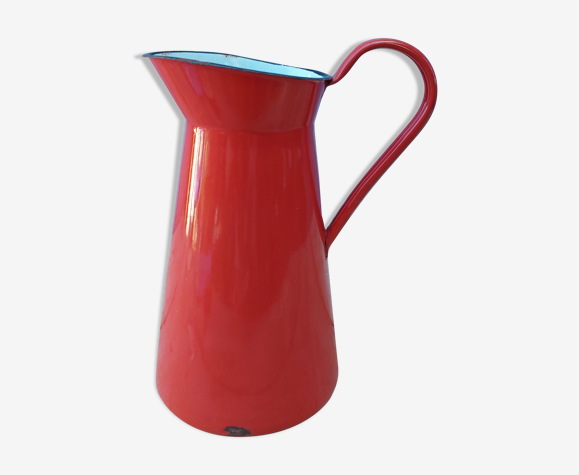Broc émaillée rouge