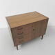 Commode vintage sur pieds effilés