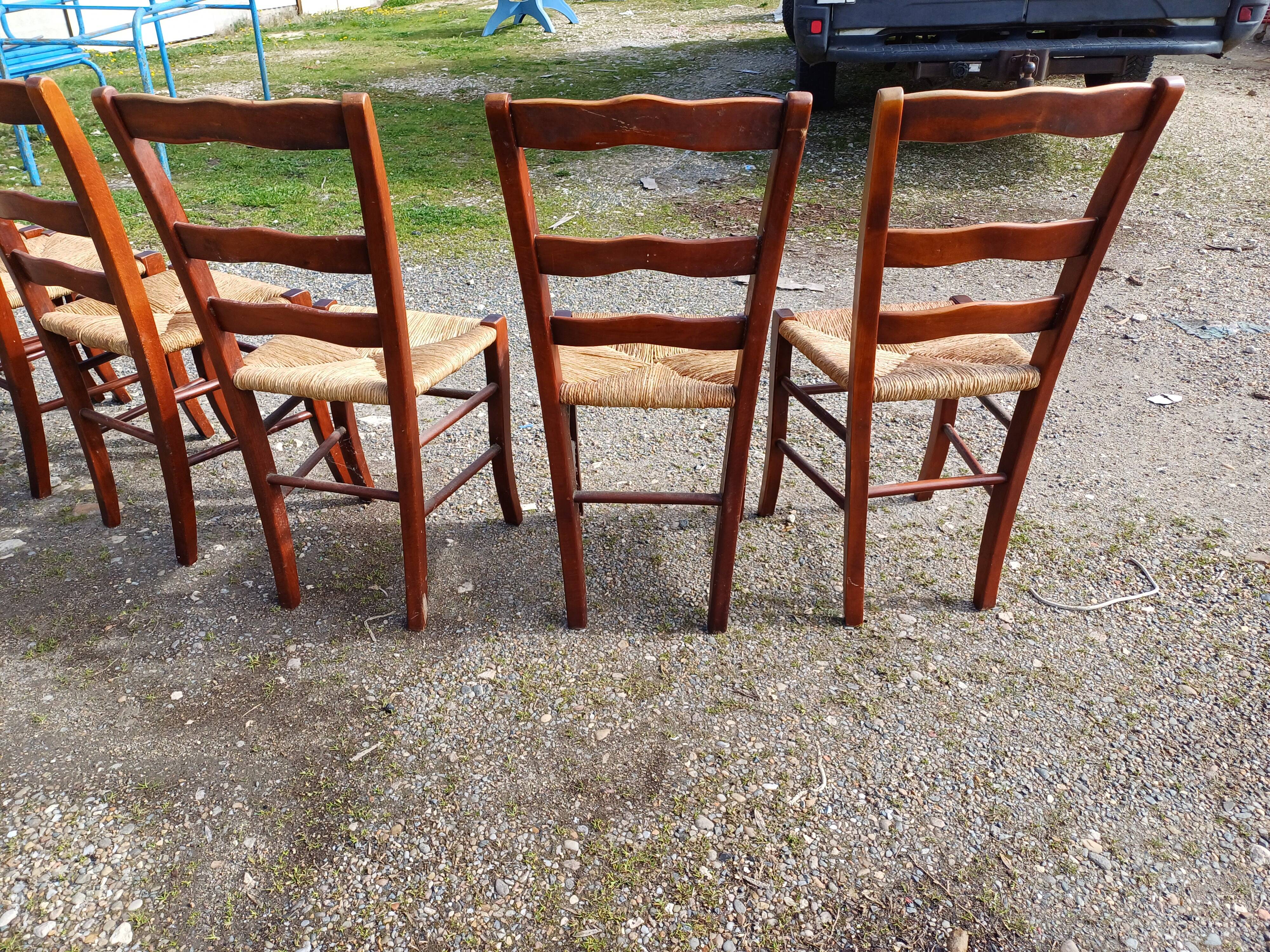 6 old straw chairs