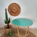Table basse tripode en rotin relookée vintage