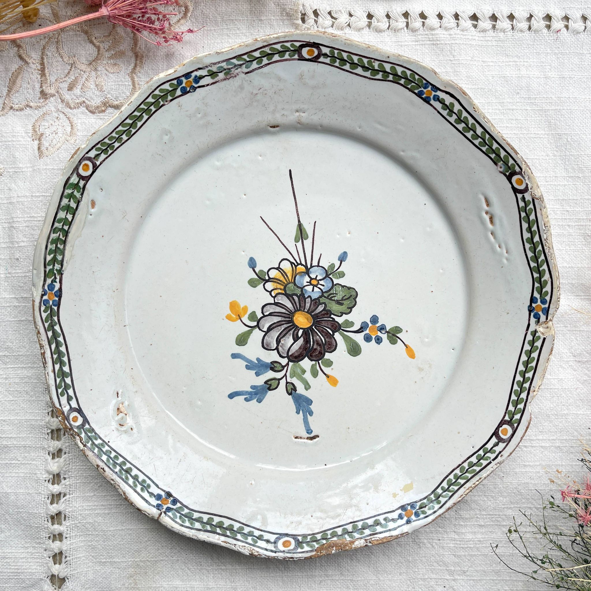 Ancienne Assiette Faïence Française XVIIIème NEVERS motif fleuri