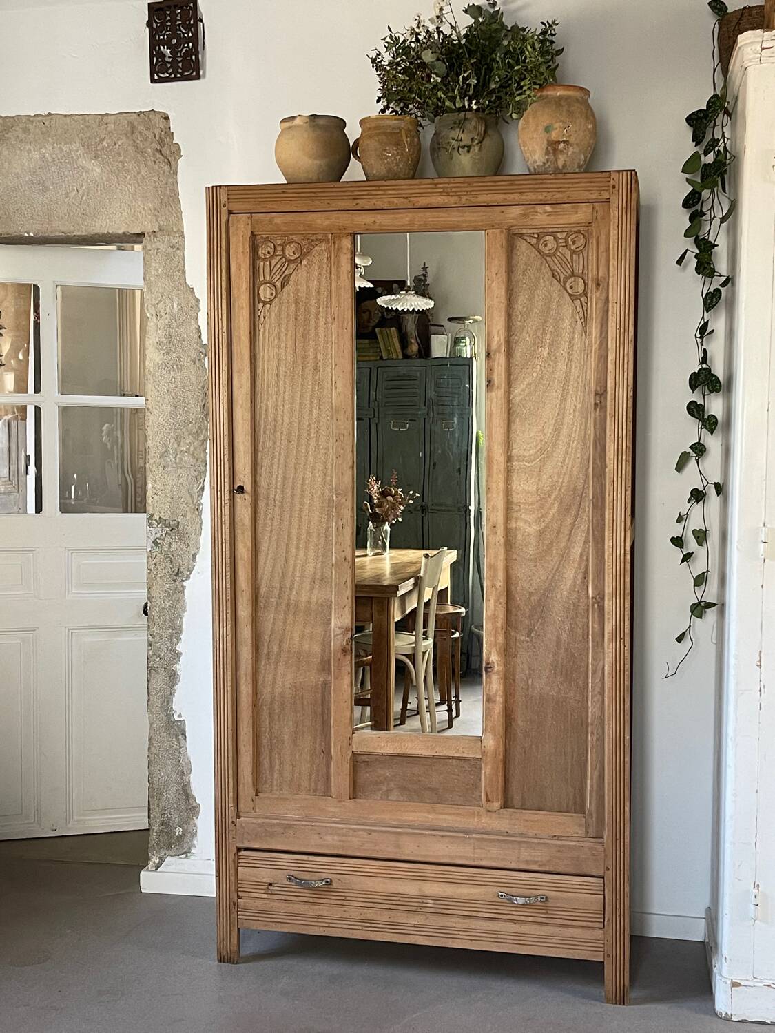 Art Deco bonnet maker