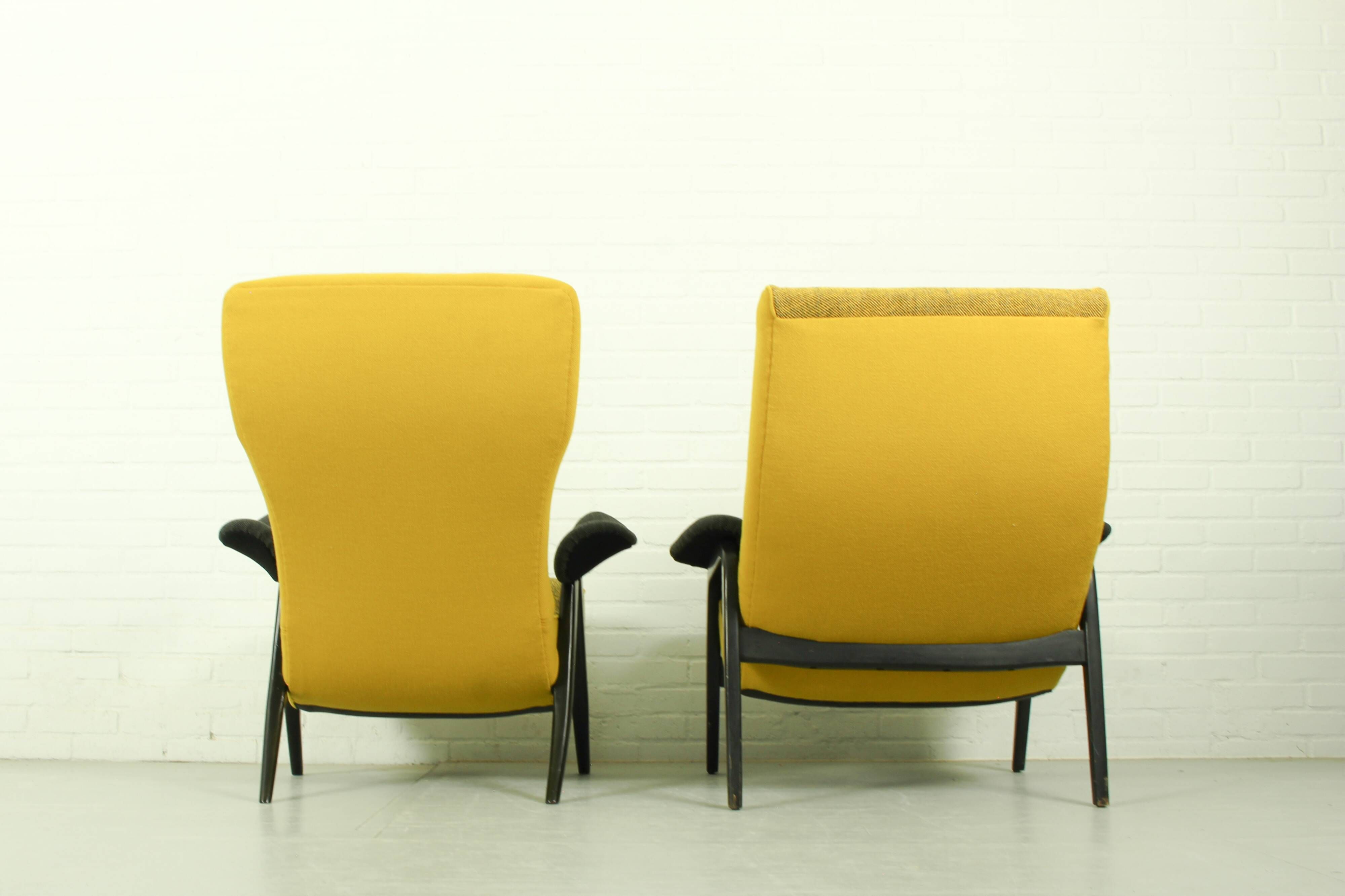 Theo Ruth pour les chaises Artifort Modèle 107 et 137 en Hallingdal Kvadrat.