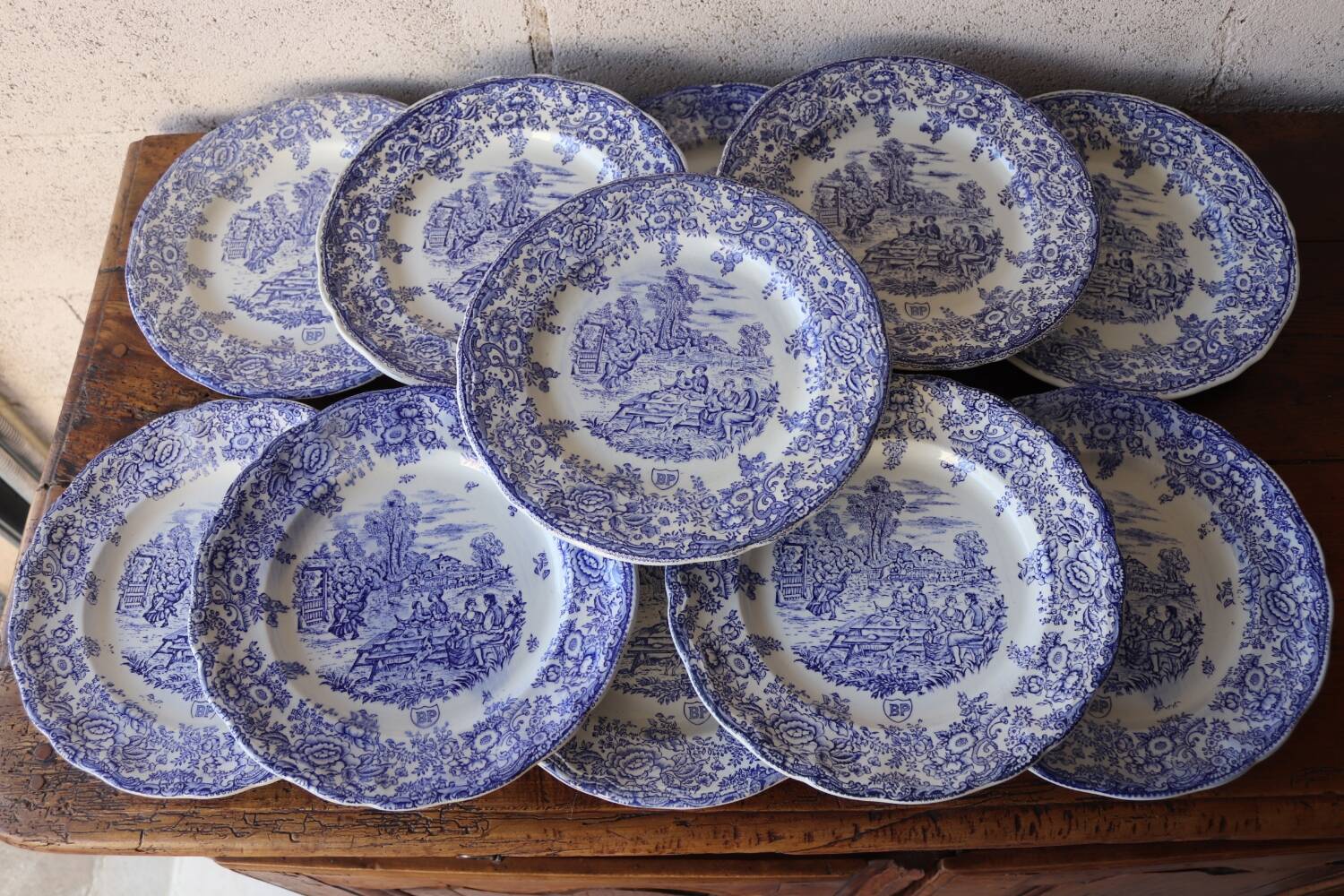 Set of 10 English plates with romantic blue decoration