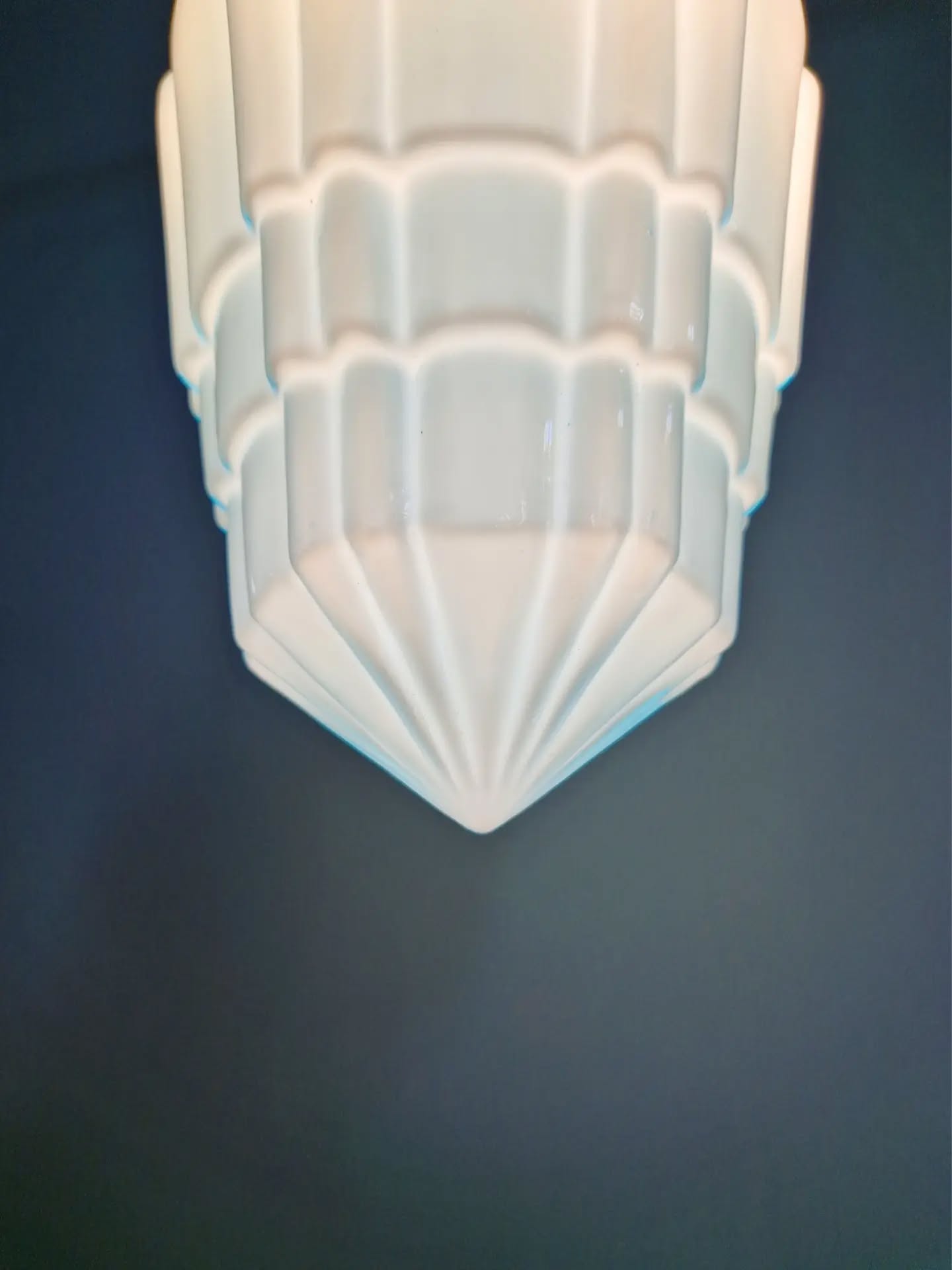 Suspension Art Déco en opaline bleue, années 1920-30