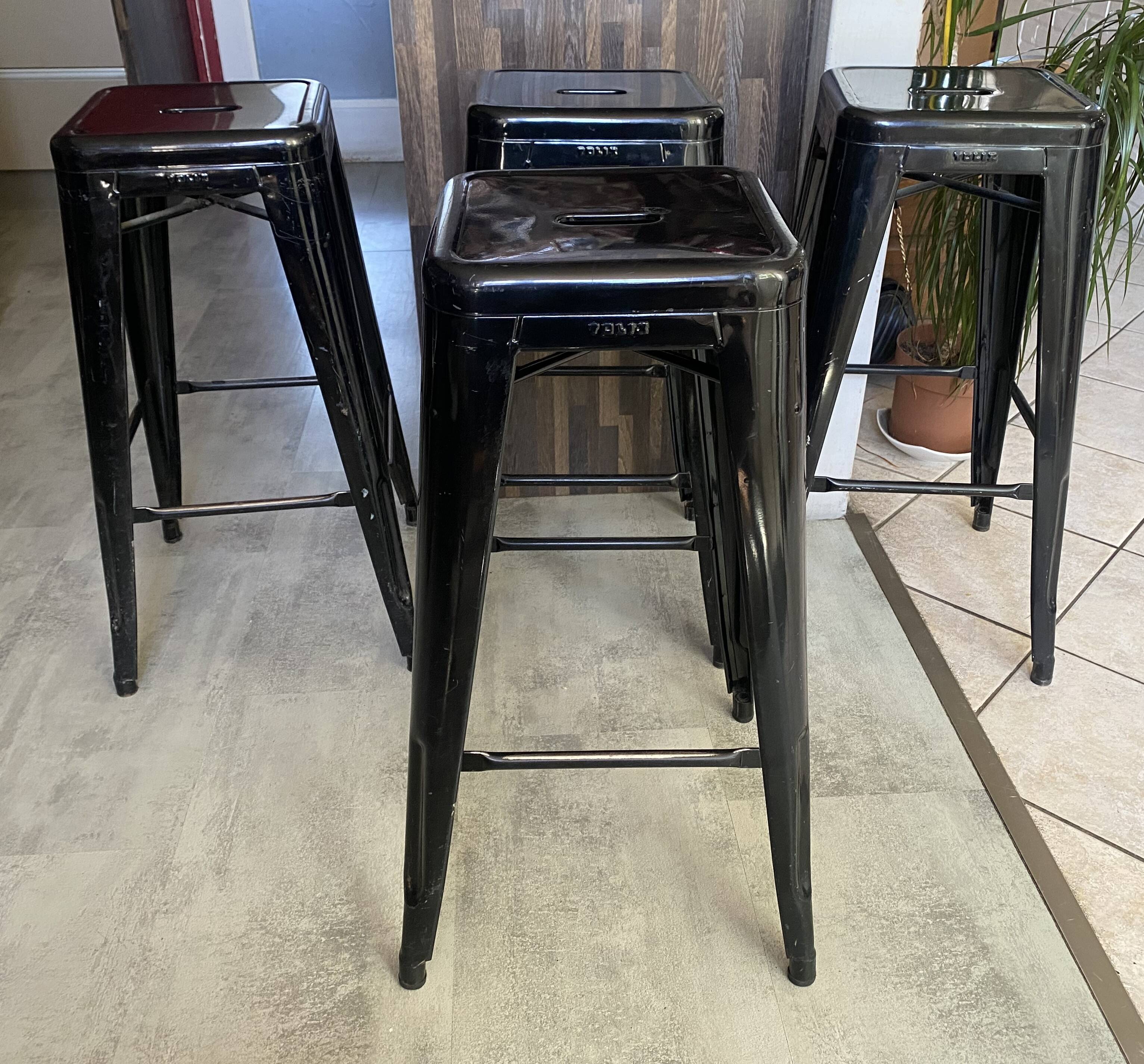 Tabouret haut de bar industriel tolix h75 empilables noir