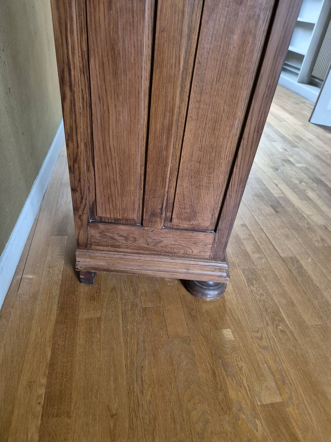 Bonnetière dit homme debout en chêne massif à pointes de diamants style Louis XIII