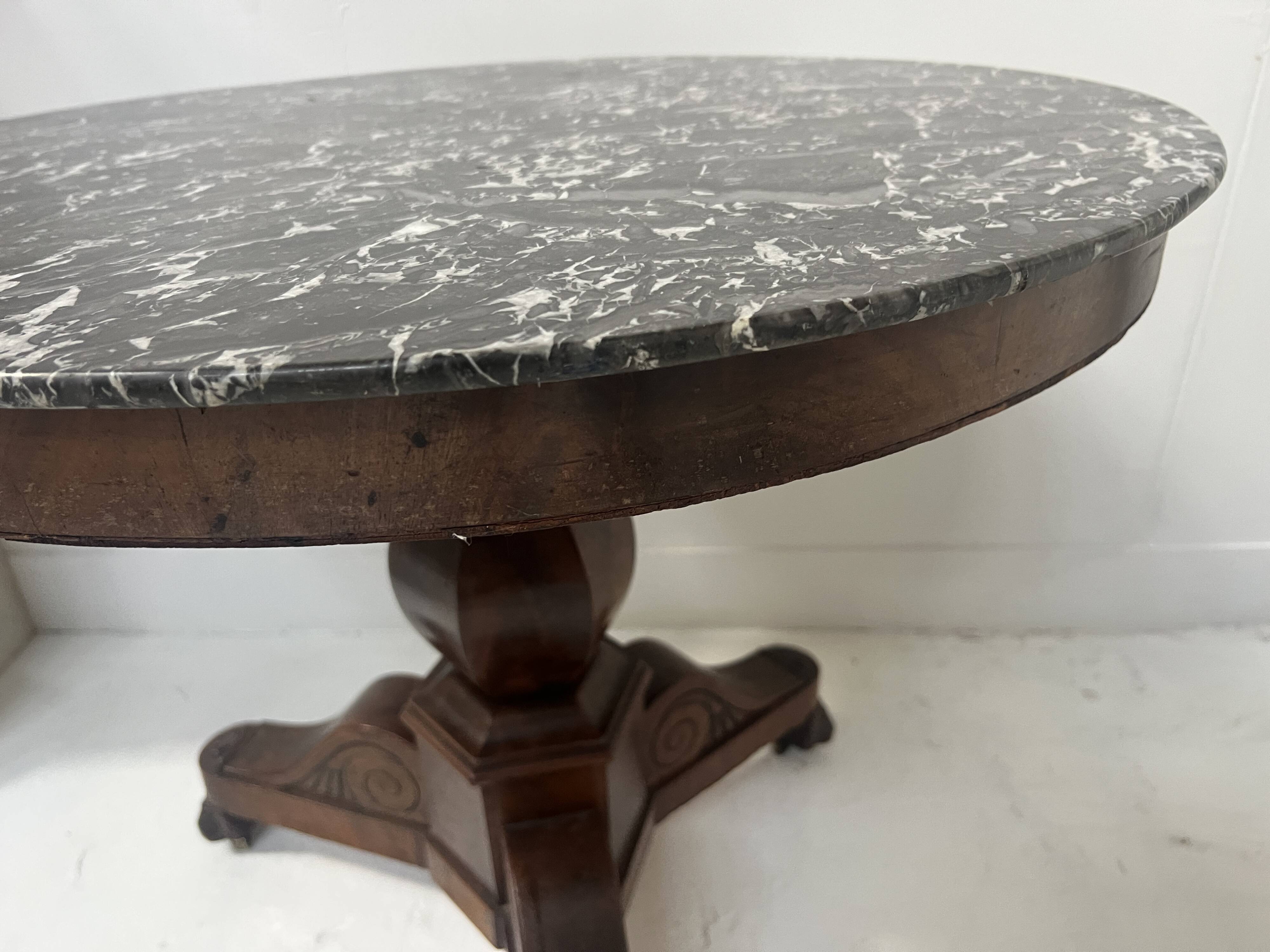 Empire-style mahogany and veneer guéridon, 19th century.