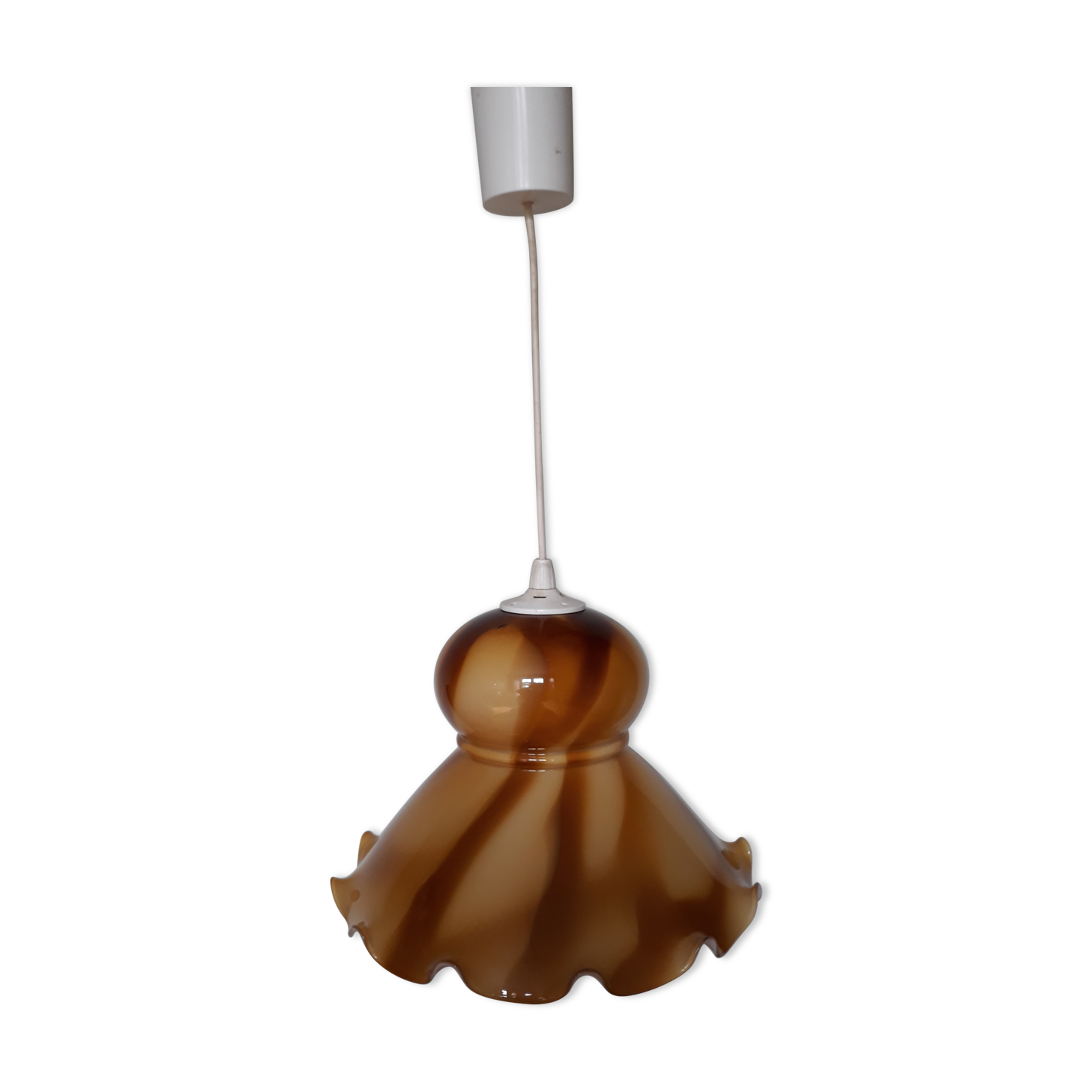 Tulip suspension in opaline caramel color
