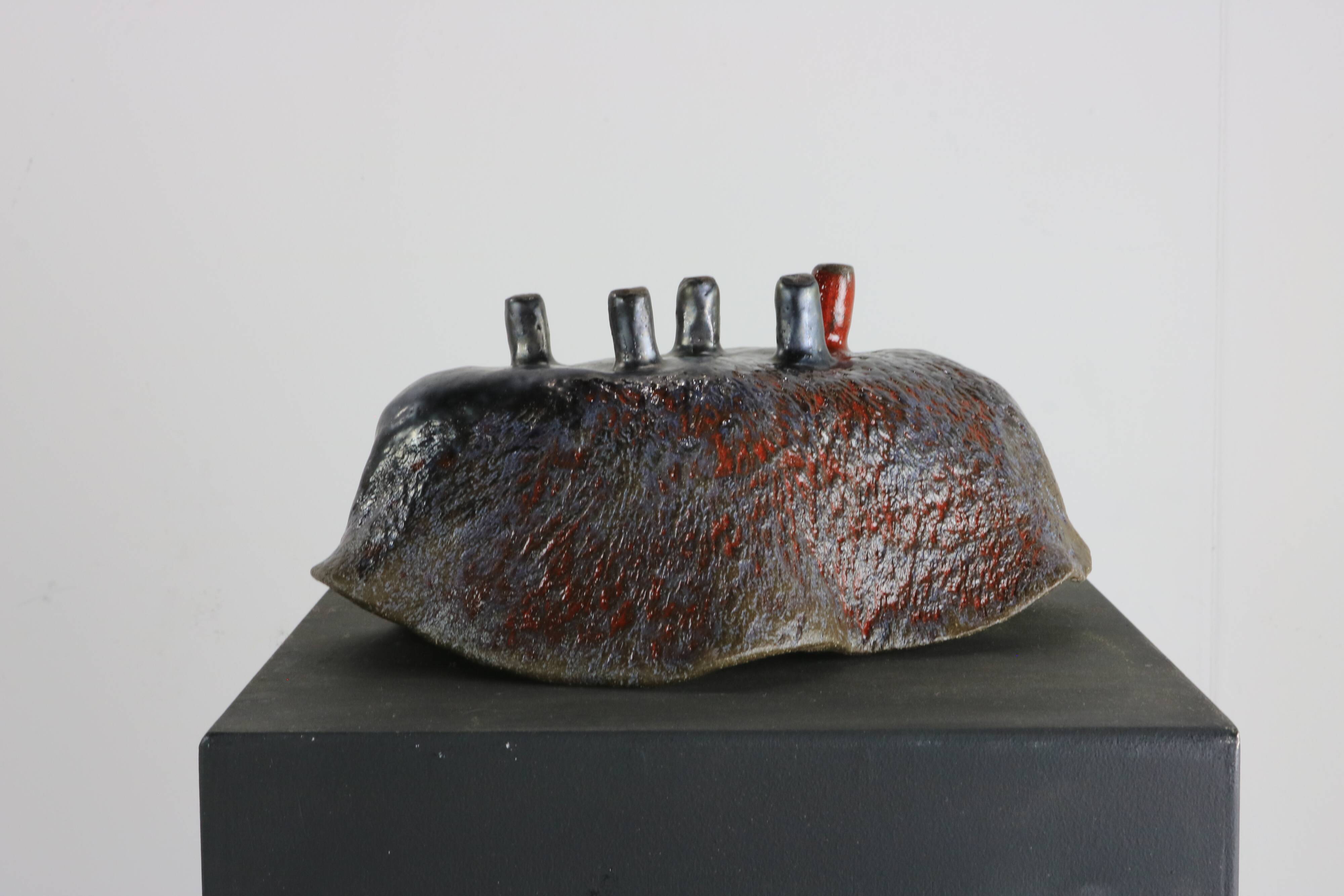 Fat Lava oyster bowl with 5th leg in red
