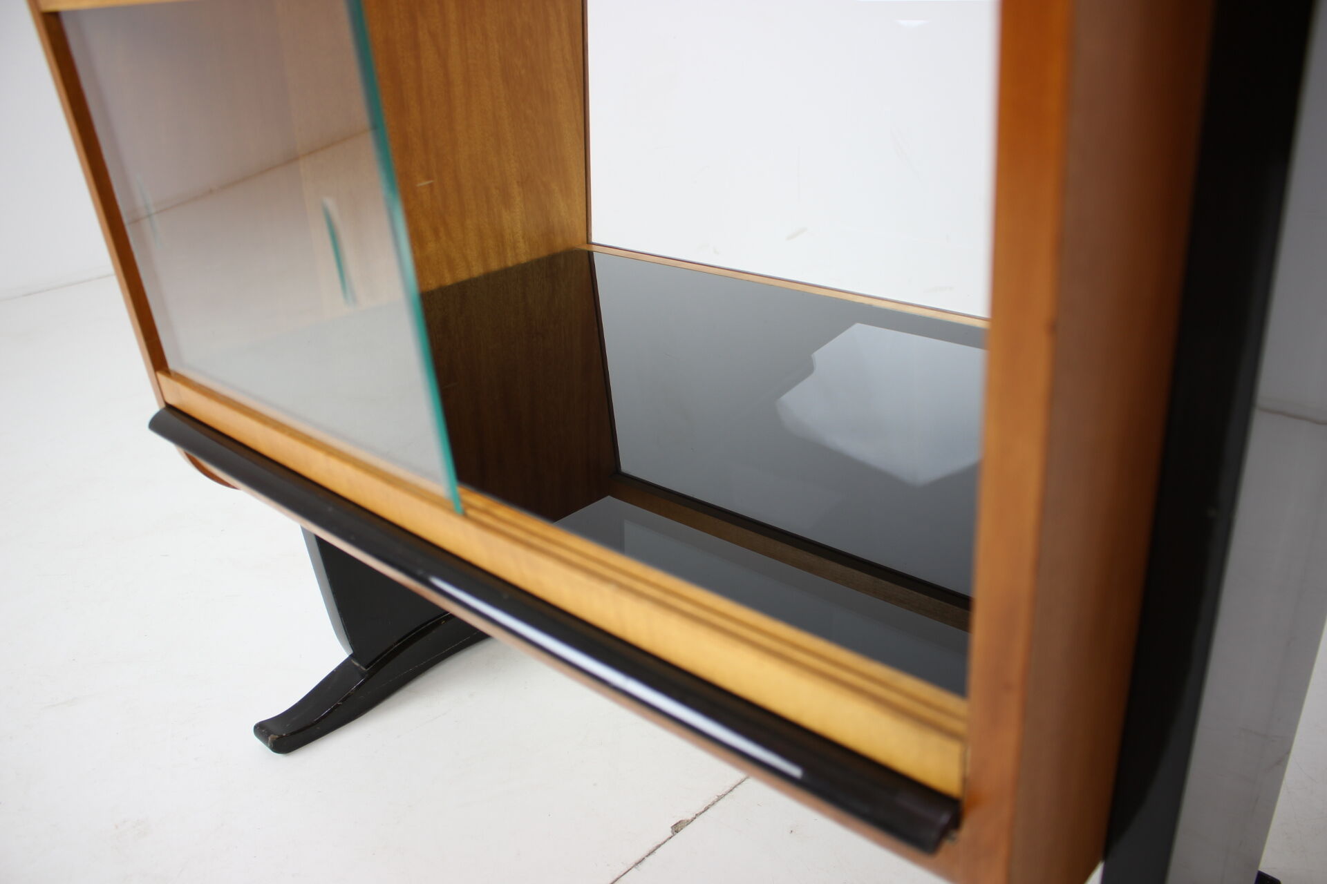 Art deco bar designed by Jindřich Halabala, 1930