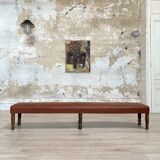Bistro bench in imitation leather.