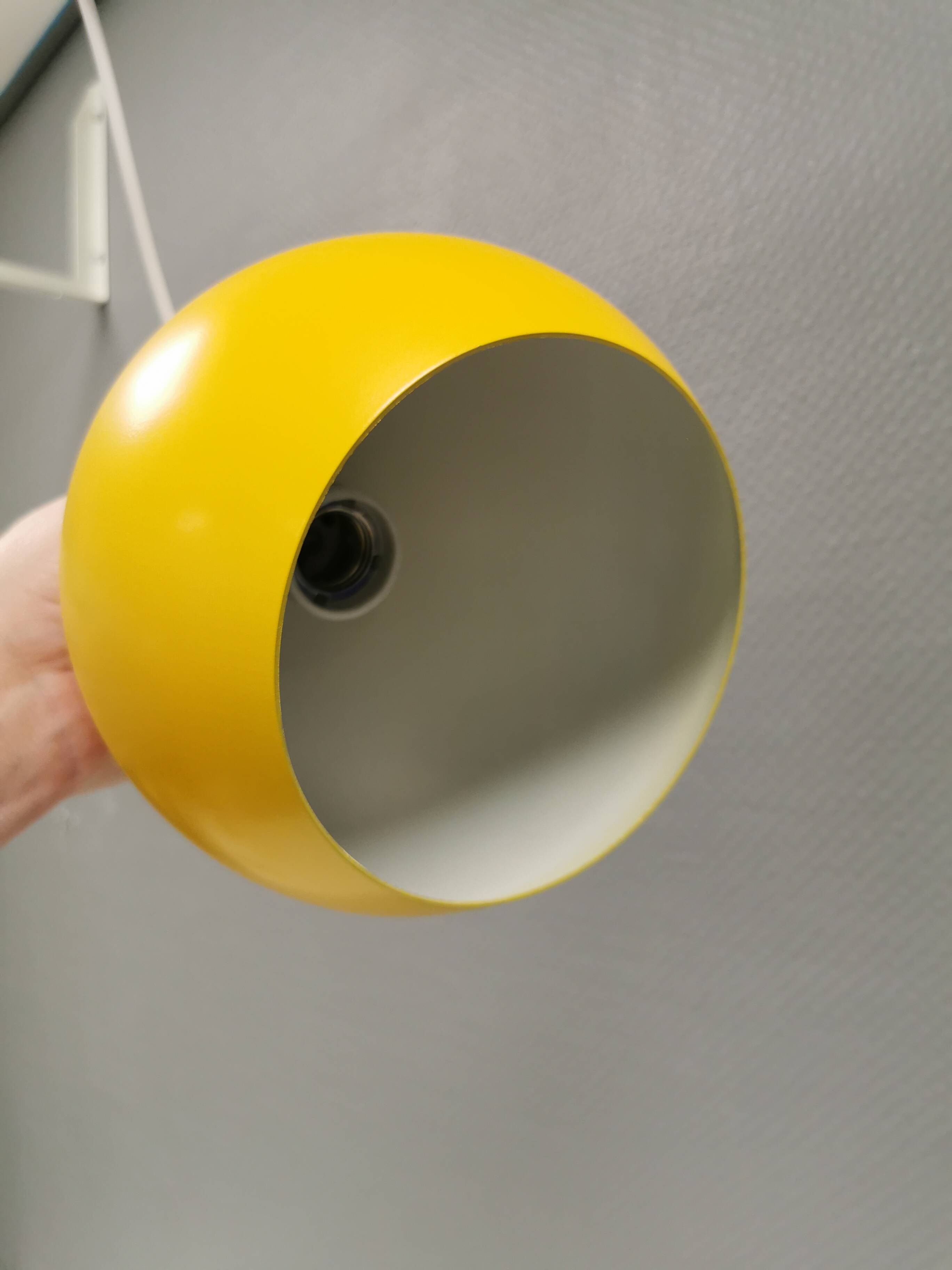 Spherical pendant lamp in sunny yellow.