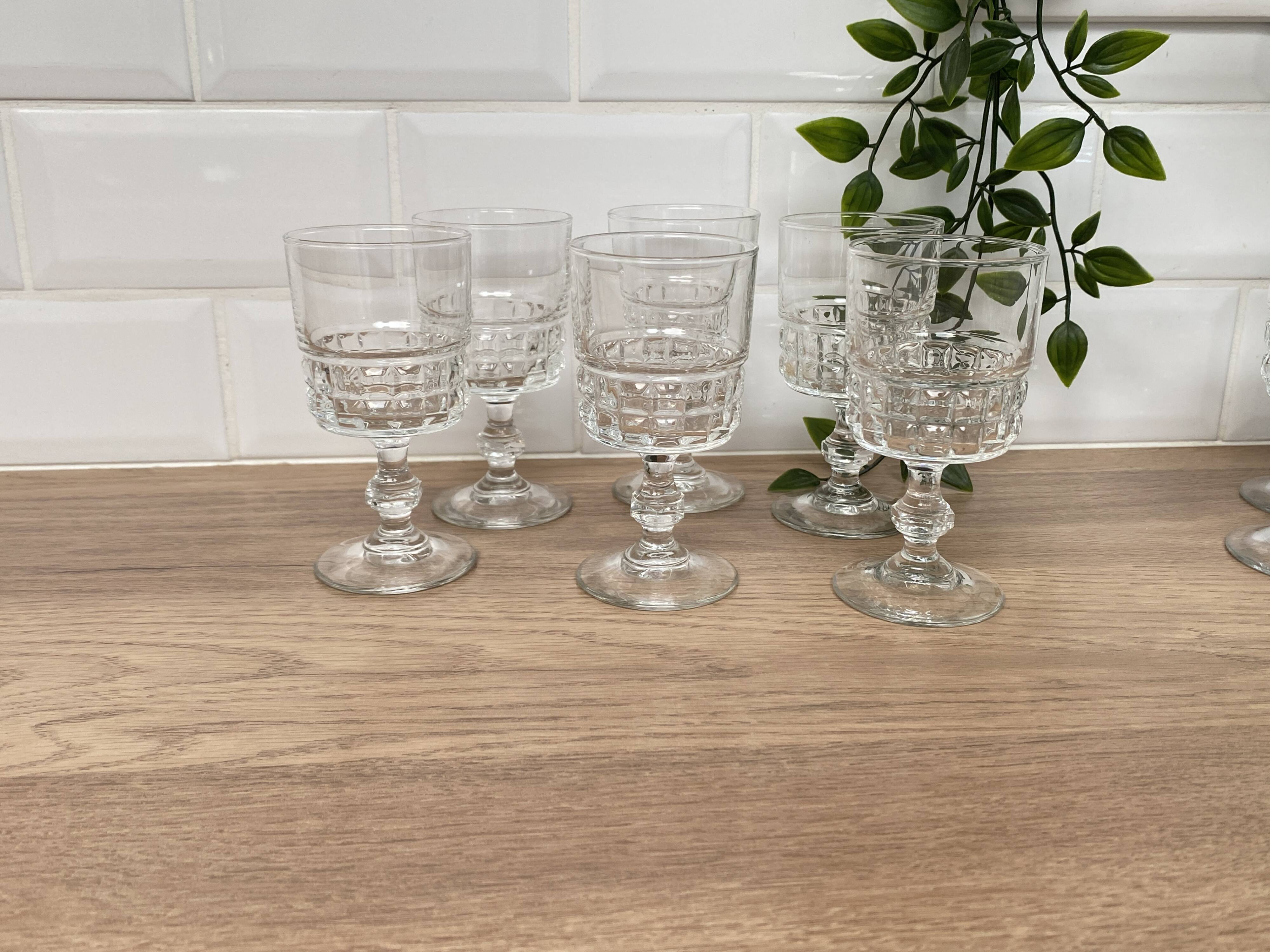 Set of 6 Luminarc Quadrille white wine glasses