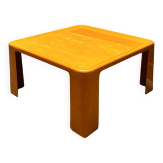 Amanta coffee table by Mario Bellini for C&B Italia