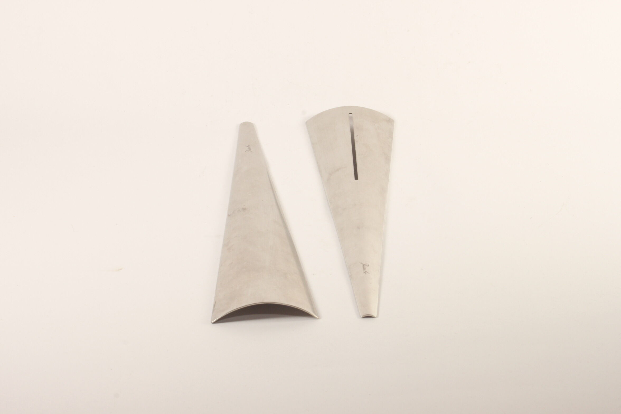 Minimalist triangular salad serving spoons by Jumbo.
