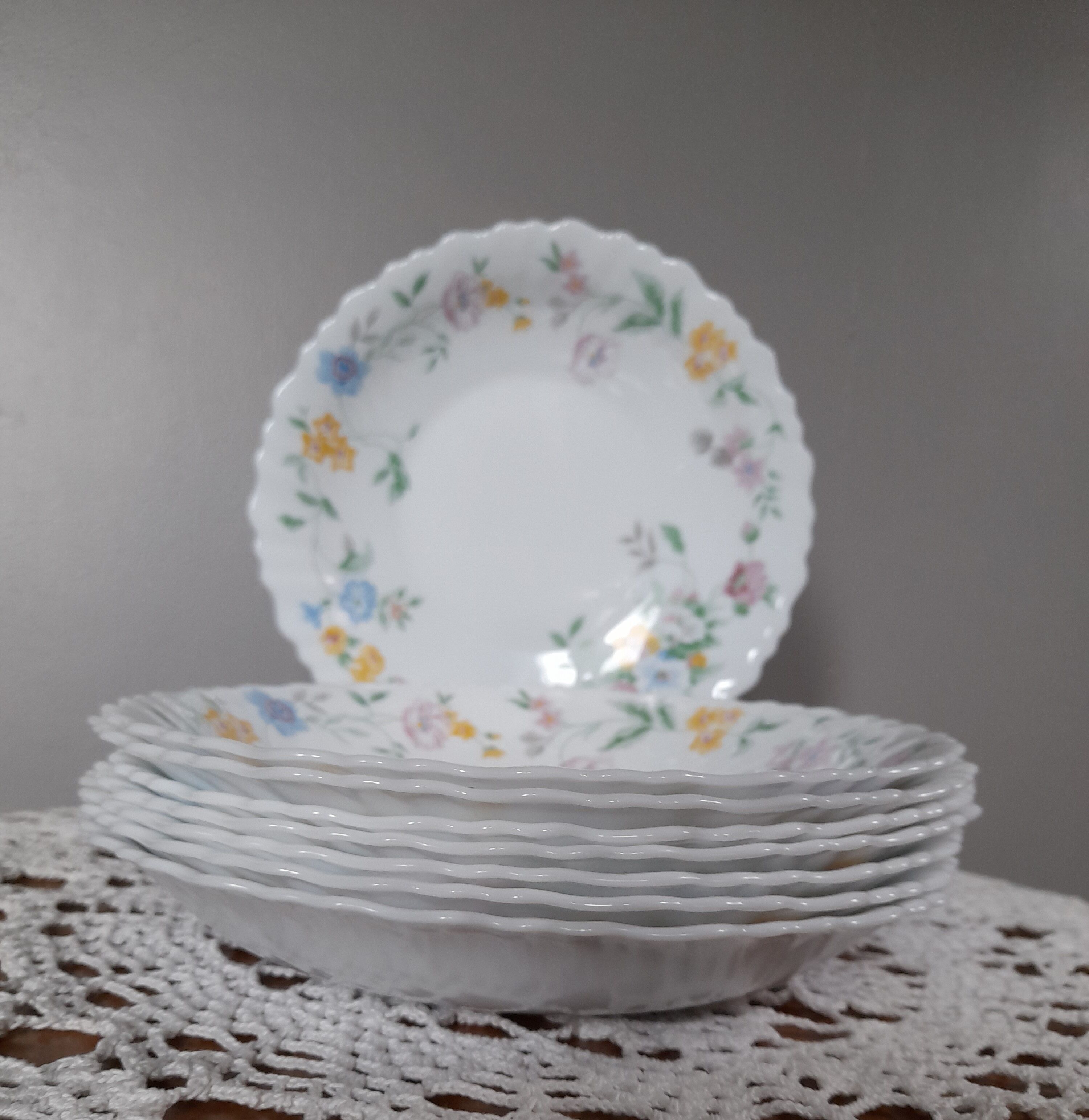 8 hollow plates flower pattern, festoon, model Hortense de Arcopal, vintage 1990