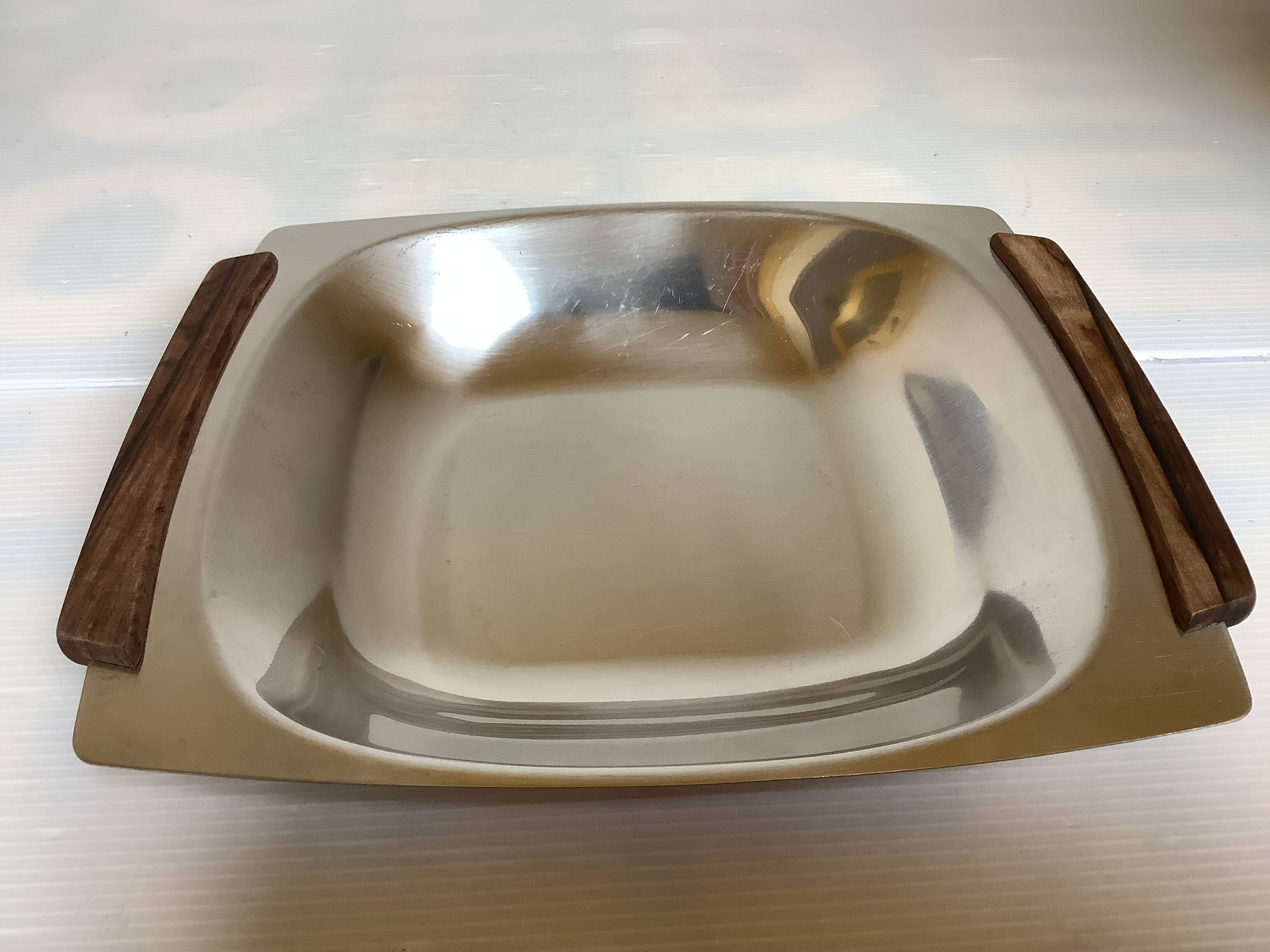 Plat carré métal et bois style scandinave