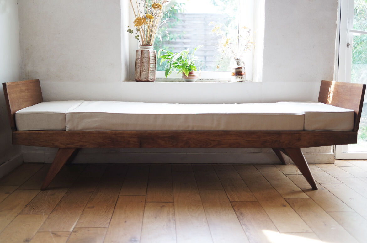 Daybed model "day and night" by Pierre Guariche for Freespan, 1954