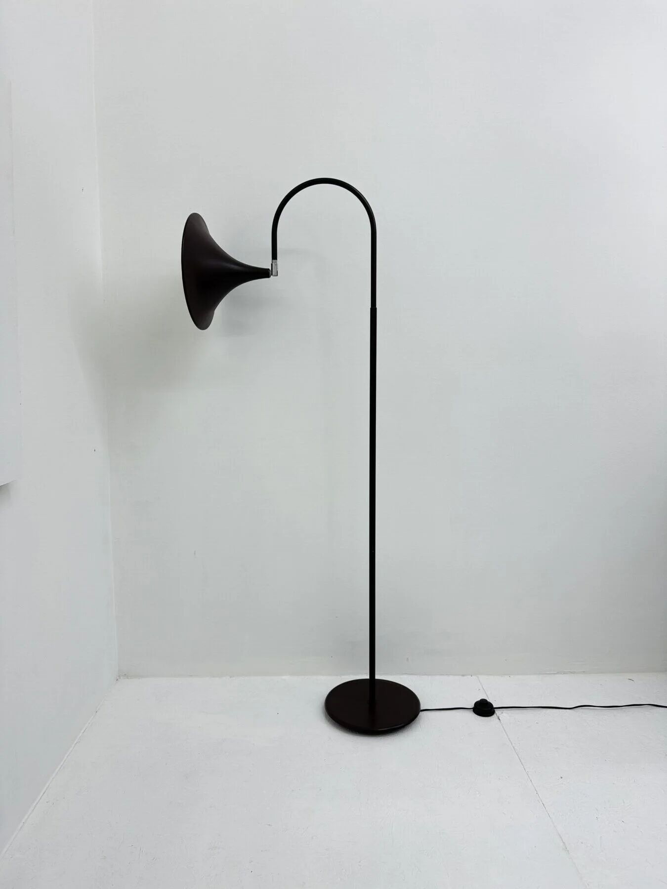 Hala Zeist Trumpet brown minimalist floor lamp, 1970s Dutch design