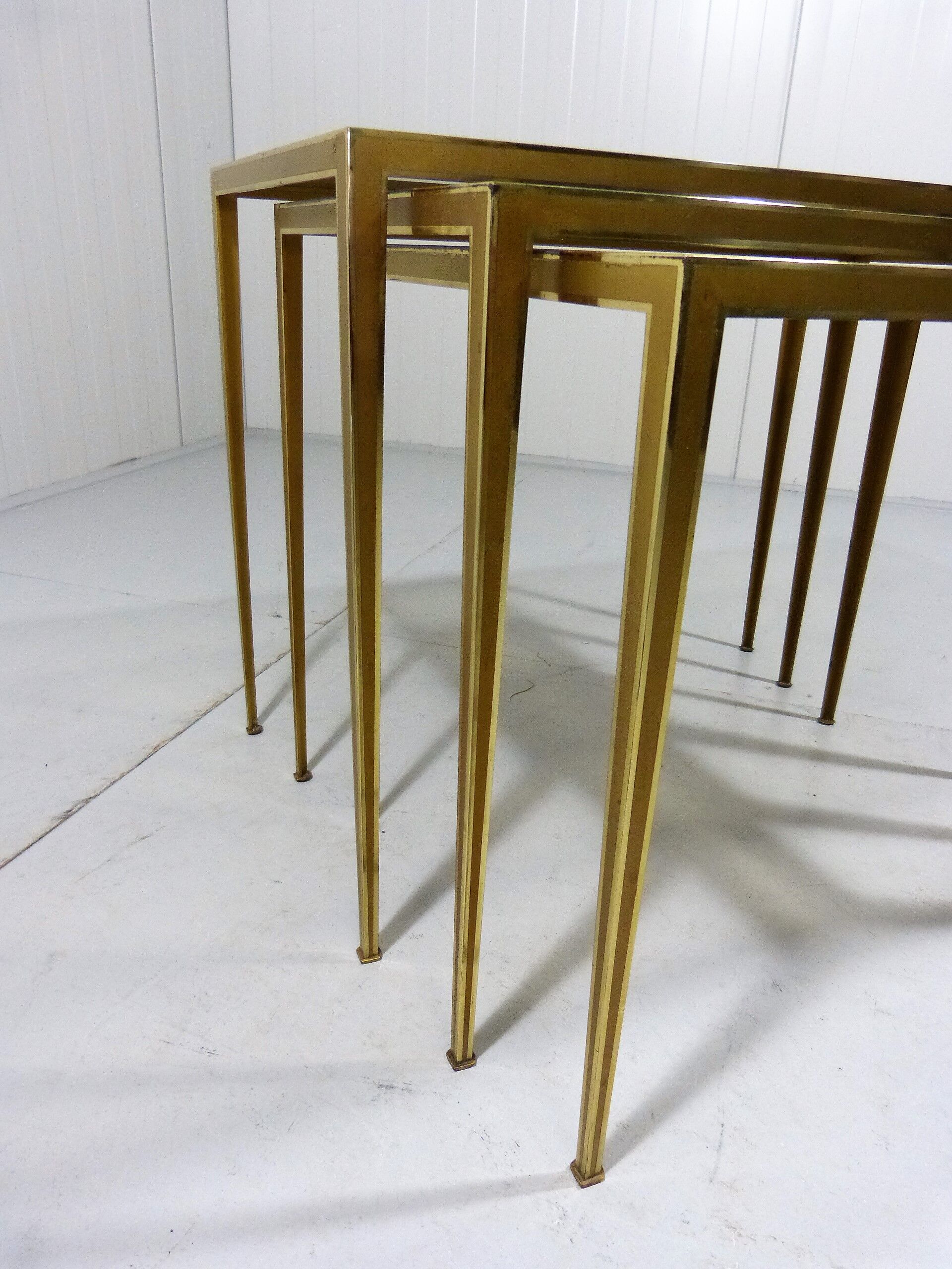 Set nesting tables in brass & glass by Deutsche Vereinigte Werkstätten