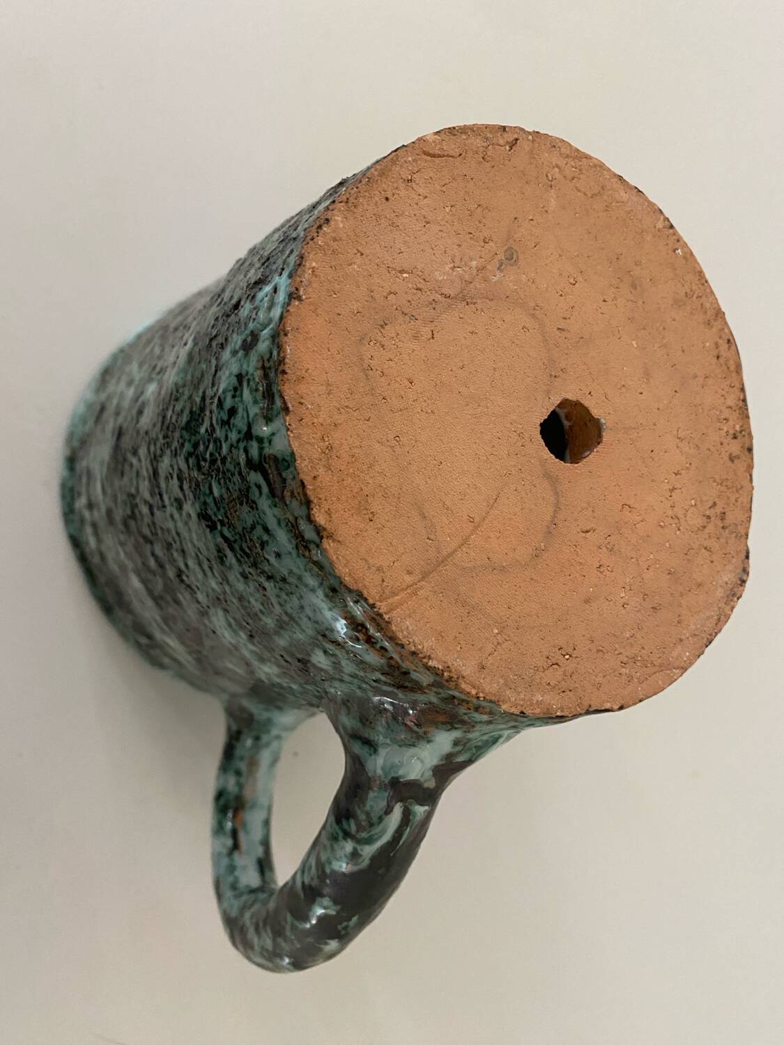 Large vintage turquoise ceramic pot from the 60s. Perfect condition. Dimensions: 20 cm high x 17 l.