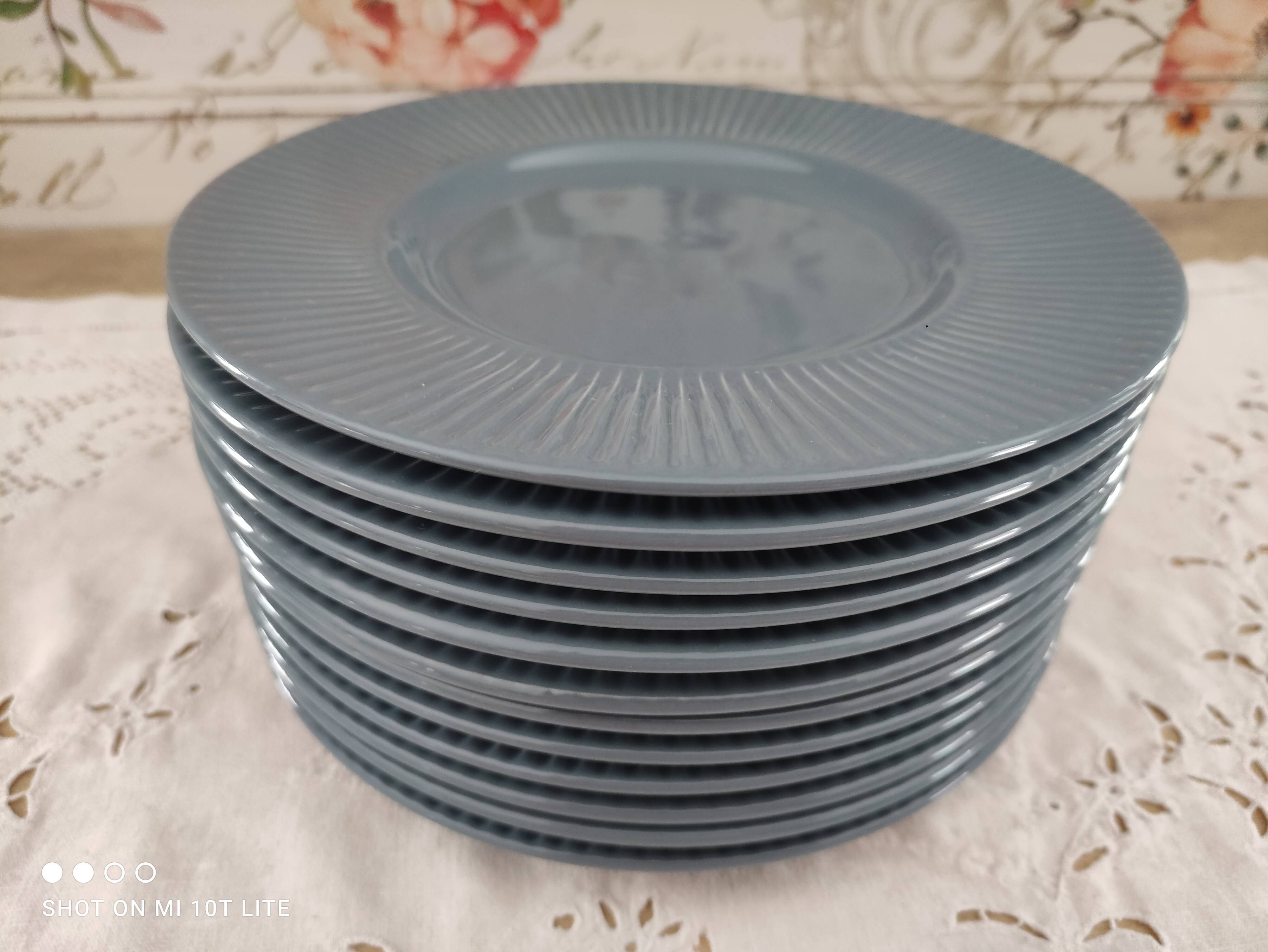 Lot de 12 assiettes à dessert en céramique bleu gris marli strié en relief