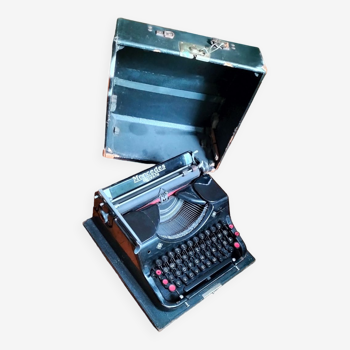 Mercedes selecta typewriter