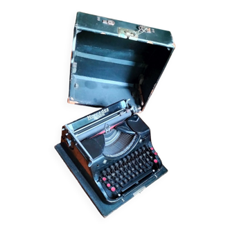 Mercedes selecta typewriter