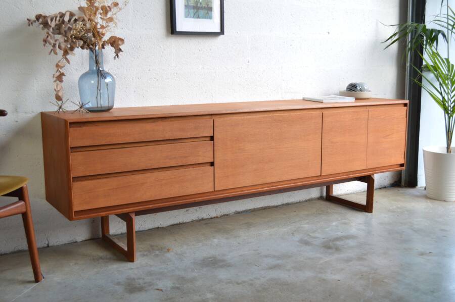 Minimalist enfilade by White & Newton * 217 cm