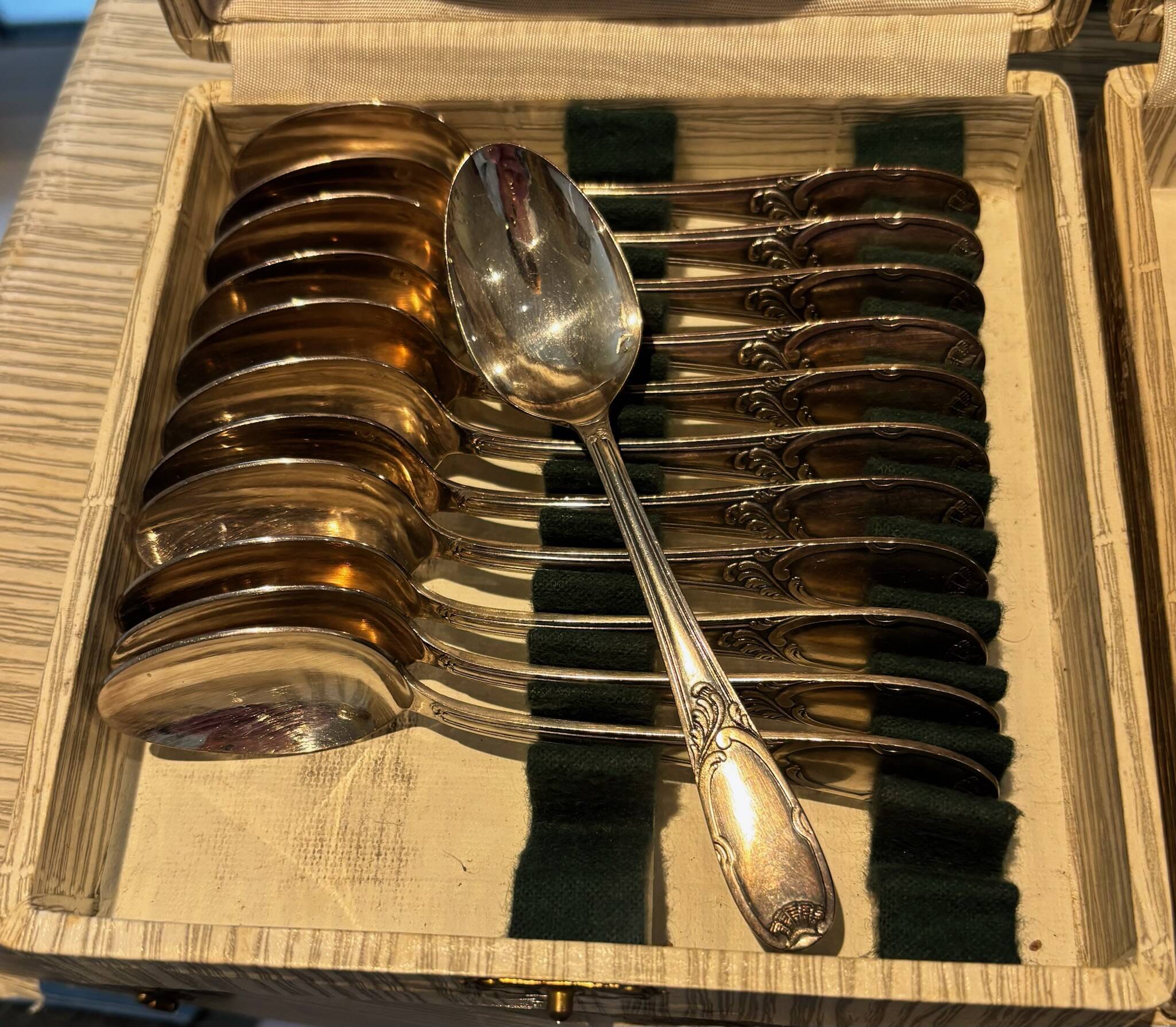 Complete service in silver-plated metal, reinforced silvering (1970s)