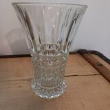 Petit vase en verre taillé