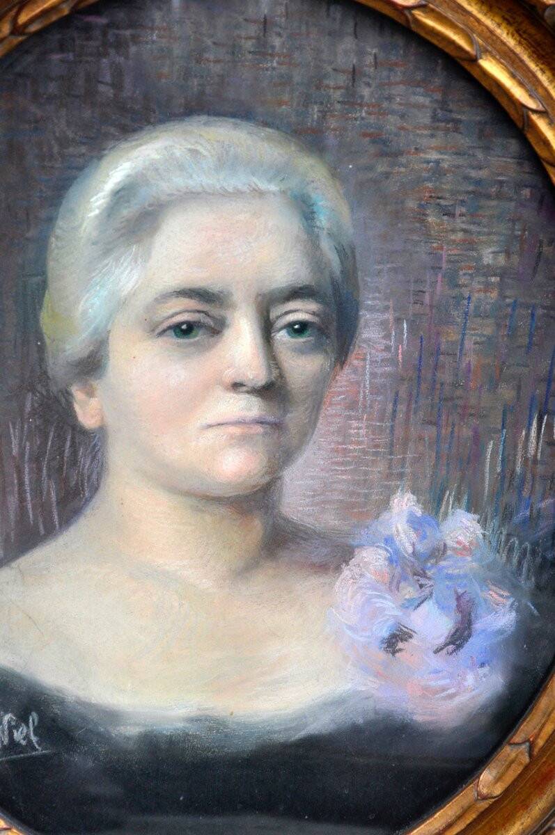 Pastel portrait of an elegant woman, framed, late 19th century