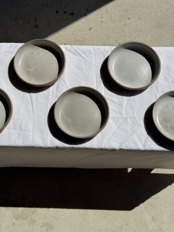 Lot de 6 assiettes creuses artisanales en céramique émaillée beige D19,5 H4