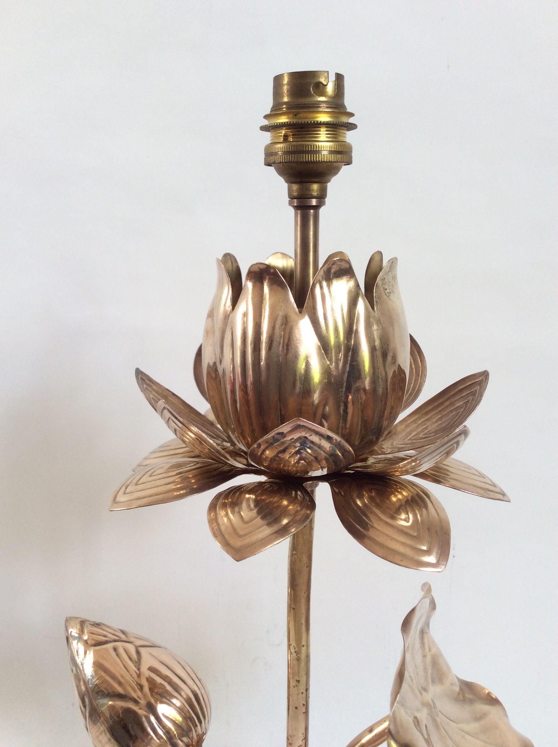 Hollywood Regency-style "lotus flower" lamp foot